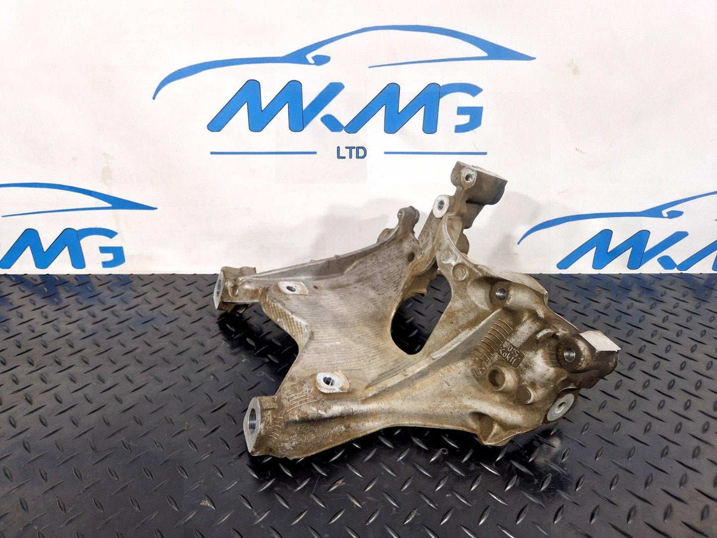 16-19 AUDI A4 B9 GENUINE FRONT LEFT N/S SUBFRAME MOUNT BRACKET 8W0399295E