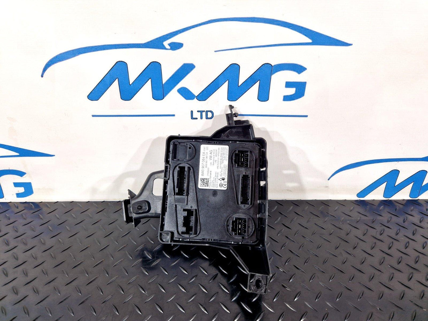 16-19 AUDI A4 B9 GENUINE  BODY CONTROL MODULE BCM 8W0907064EA 8W0907064DA