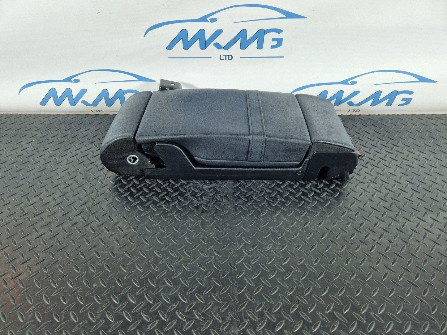 14-21 MERCEDES BENZ C300h W205 OEM REAR CENTER MIDDLE SEAT LEATHER ARM REST