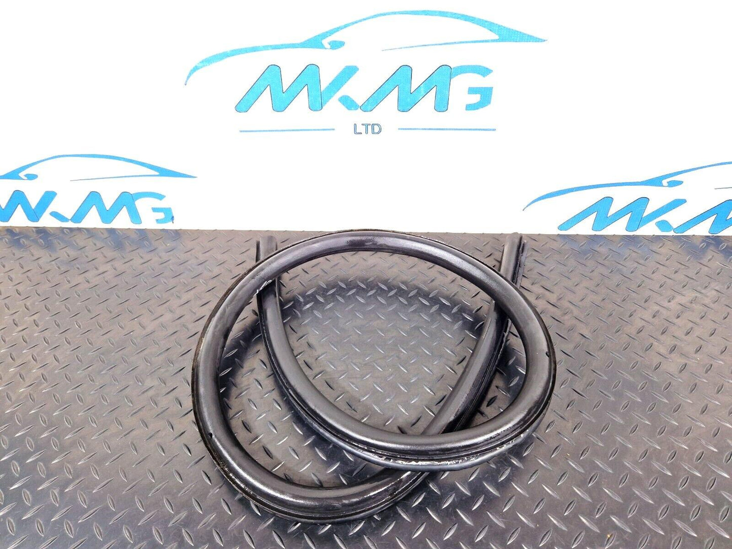 12-17 AUDI S5 CONVERTIBLE FRONT LOWER DOOR RUBBER SEAL 8F0831707
