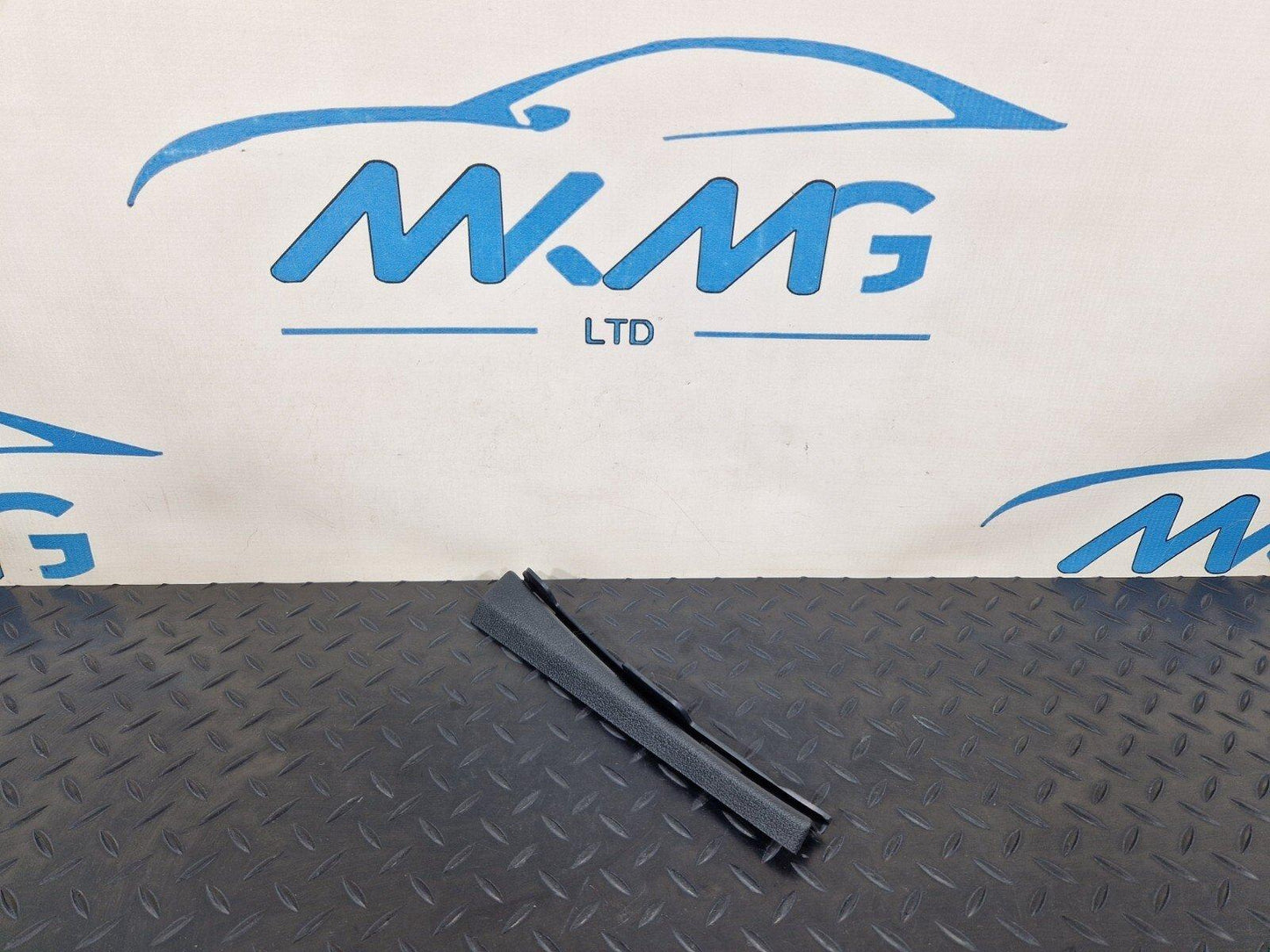 16-19 AUDI A4 B9 GENUINE RIGHT DRIVER SIDE A PILLAR BRACKET 8W0868204