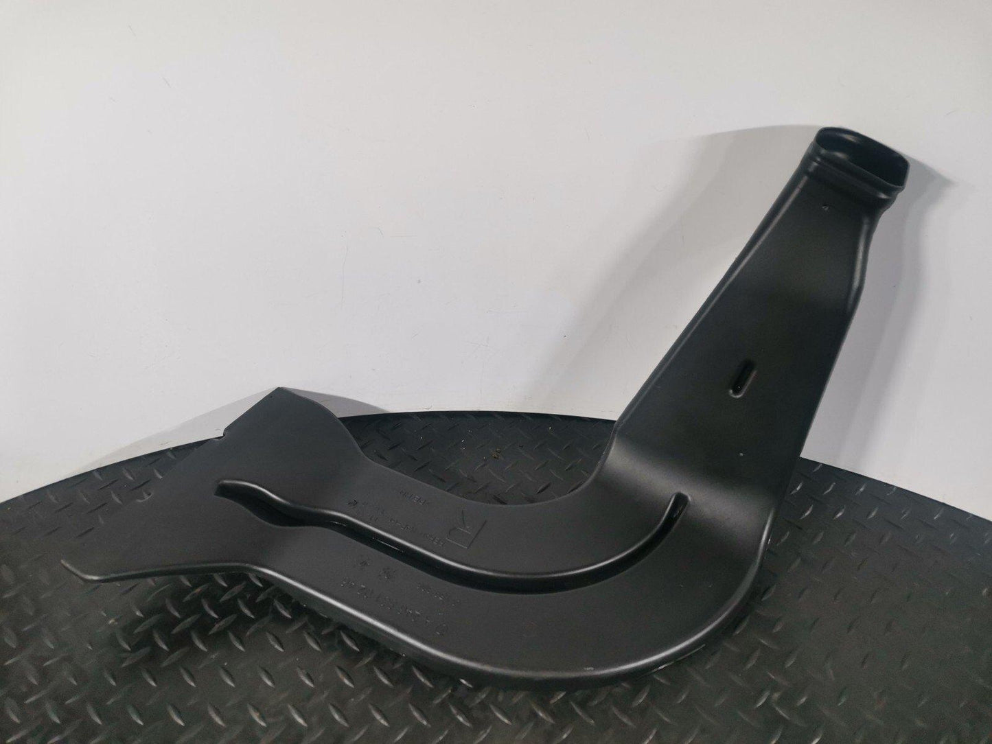 12-18 MERCEDES A-CLASS W176 GENUINE FRONT RIGHT O/S AIR VENT PIPE A2468310246