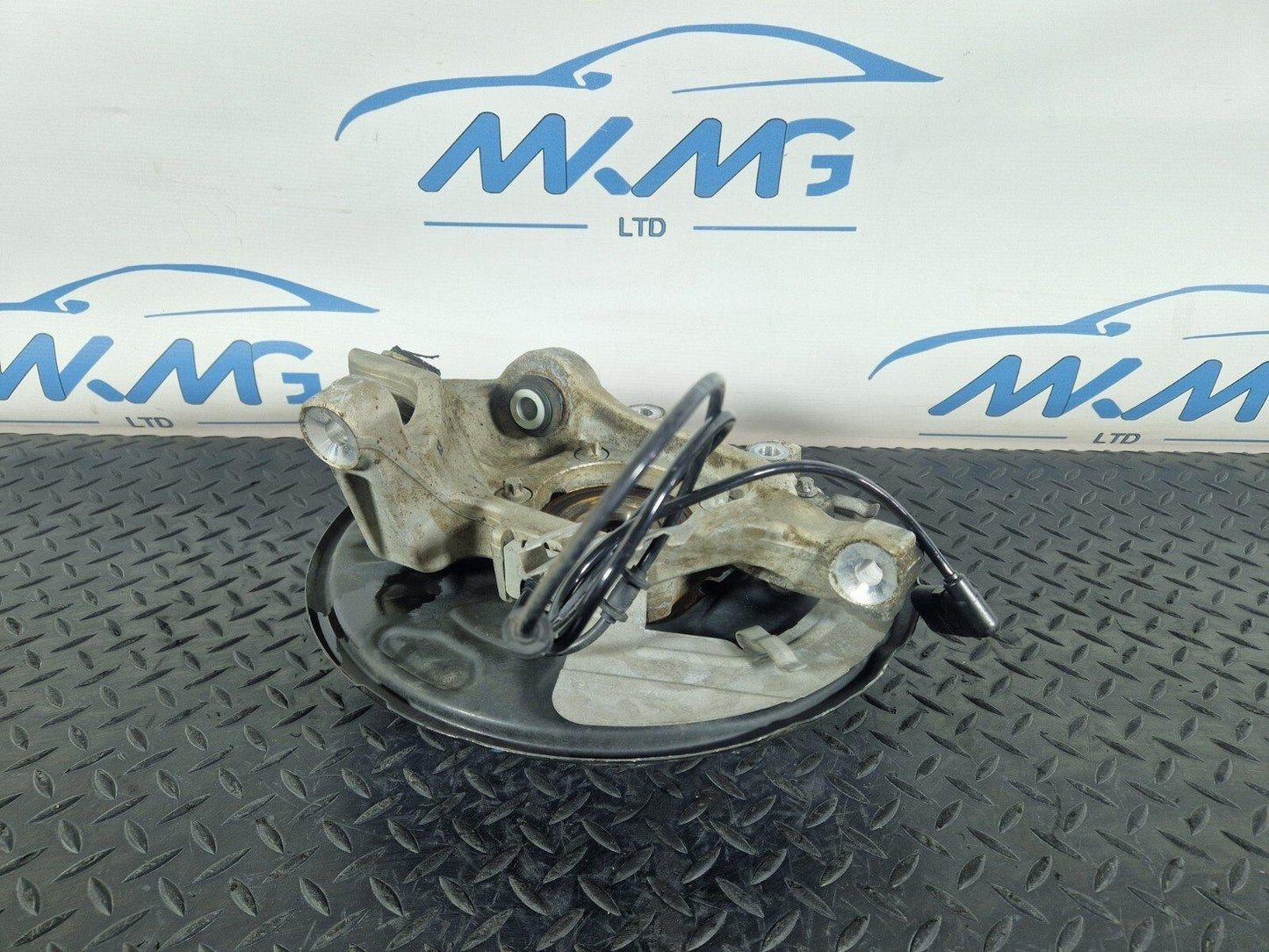 14-21 MERCEDES BENZ C200 W205 REAR LEFT N/S WHEEL HUB CARRIER A2053500141