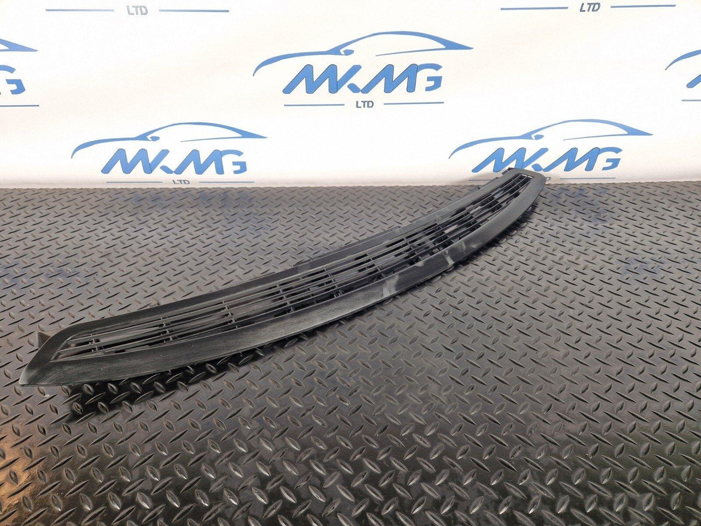 11-18 BMW 6 SERIES F06 GENUINE REAR WINDOW LOWER TRIM 7230011