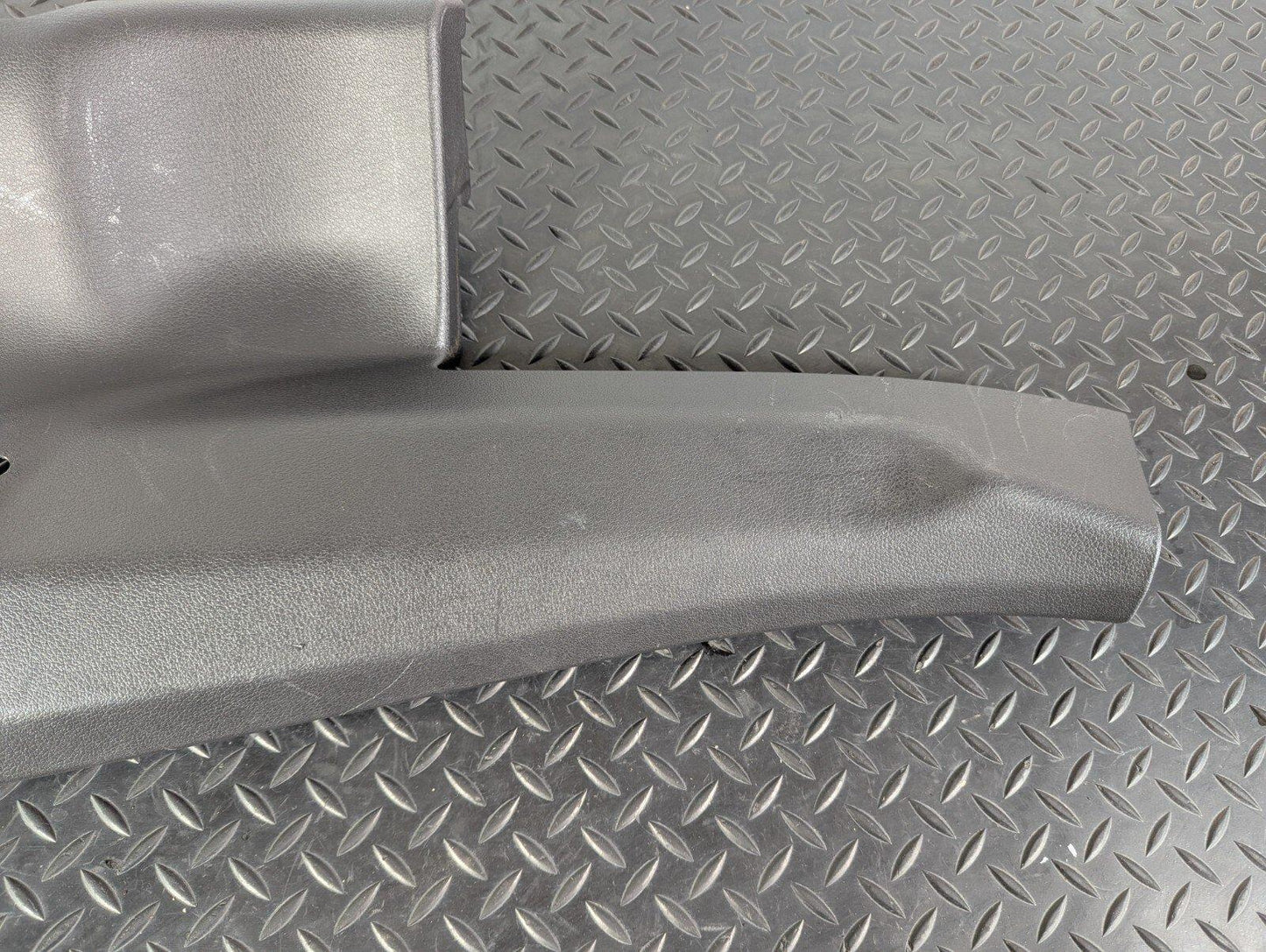 10-15 AUDI Q7 4L OEM NSR PASSENGER SIDE REAR LOWER C PILLAR TRIM 4L0867767