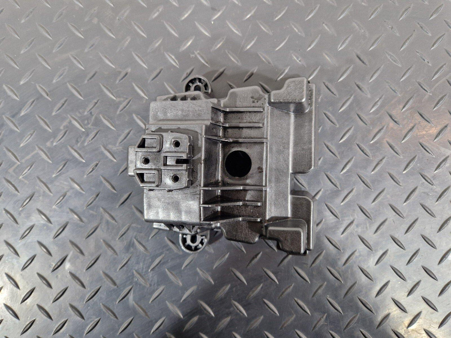 19-ON MERCEDES BENZ CLA C118 CENTER CONSOLE HOLDER A1776831400