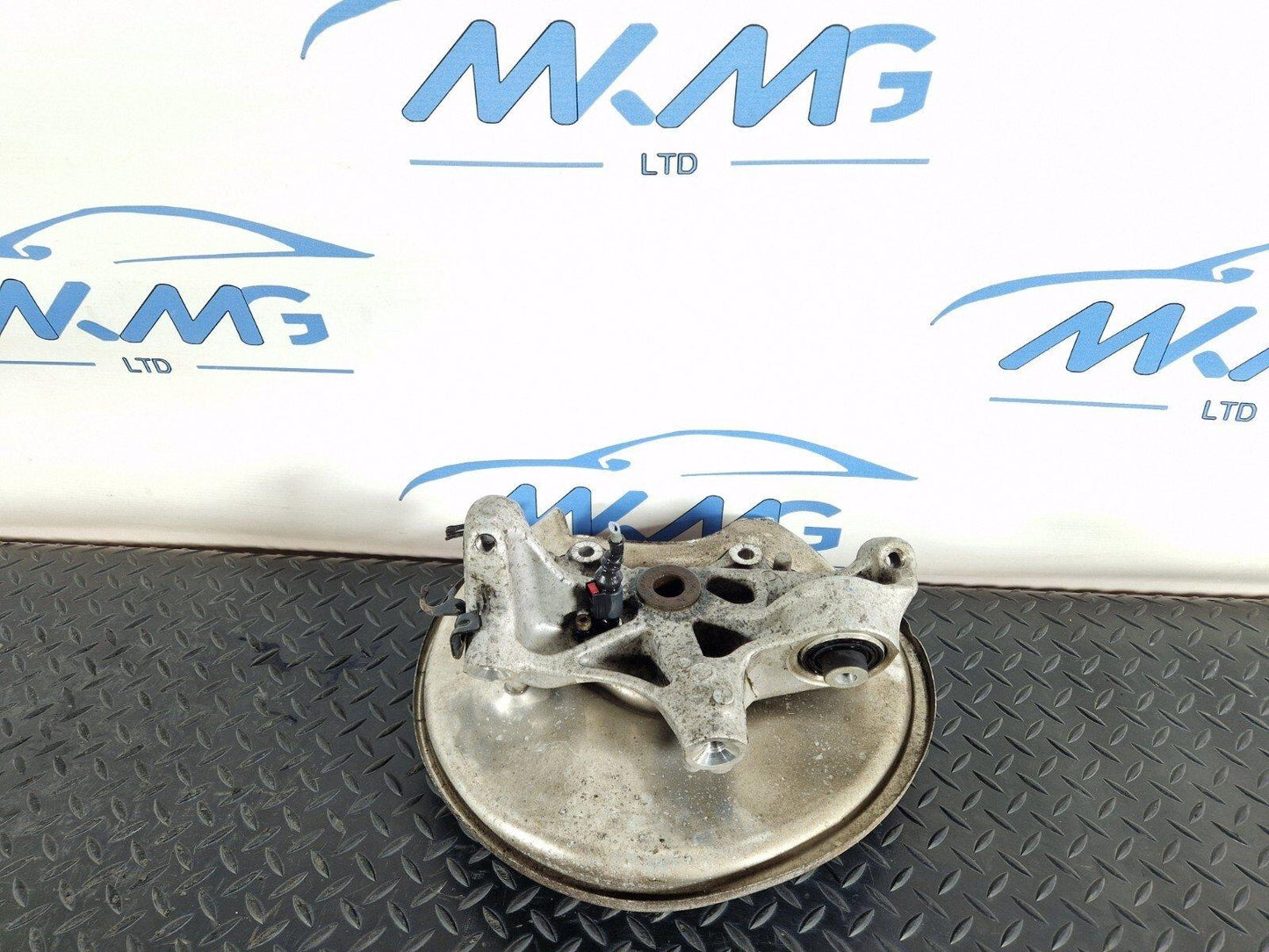 16-24 AUDI A5 F5 COUPE GENUINE REAR LEFT N/S WHEEL HUB & BEARING 8W0615611