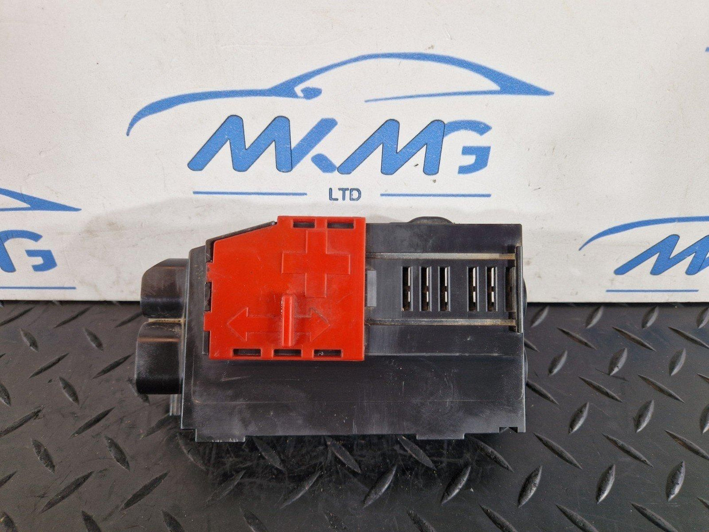 16-19 MERCEDES BENZ GLE W166 FUSE BOX HOUSING COVER A1665450900