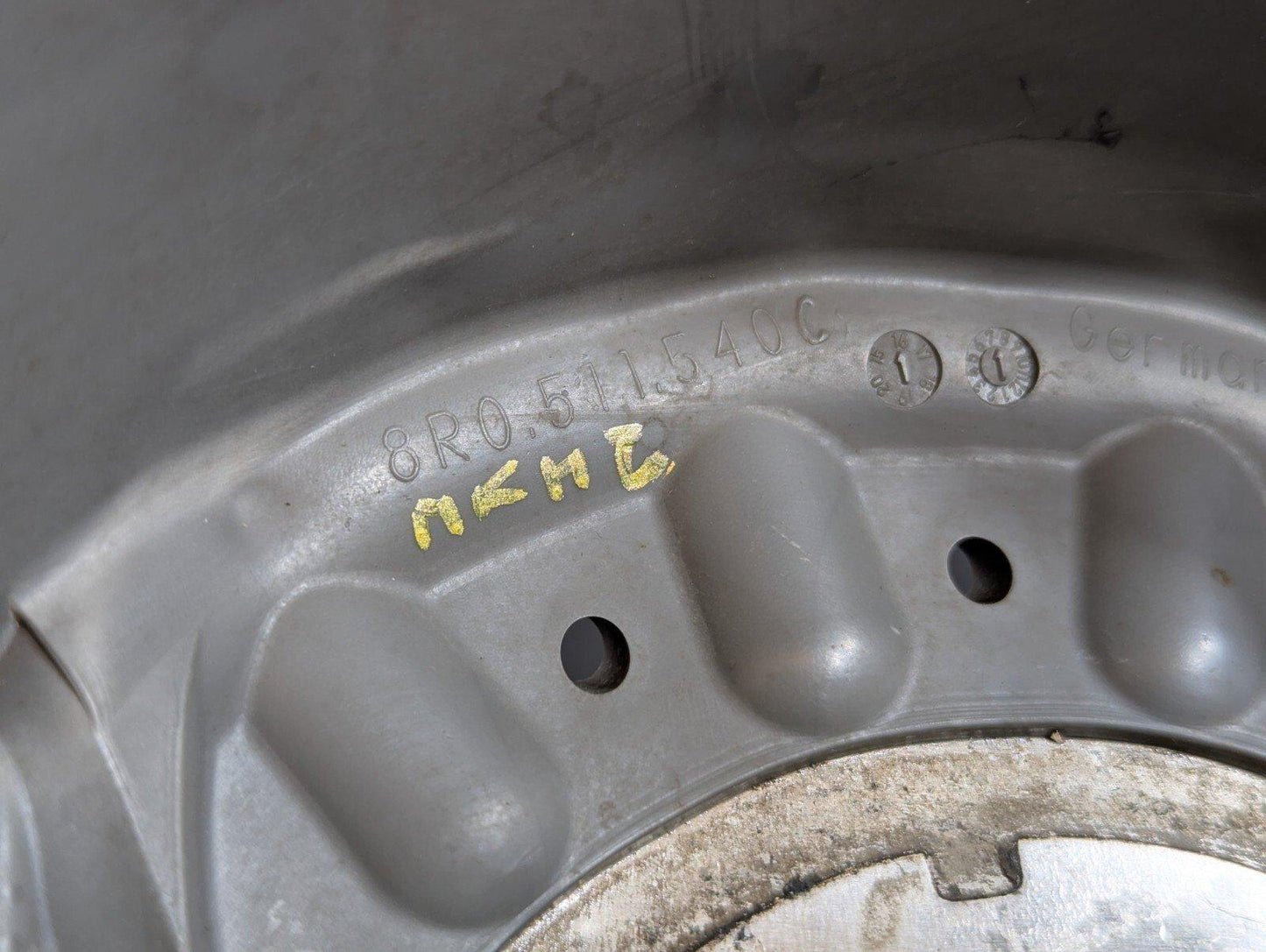 12-17 AUDI Q5 S-LINE GENUINE REAR RIGHT SPRING RUBBER COVER GUARD 8R0511540C