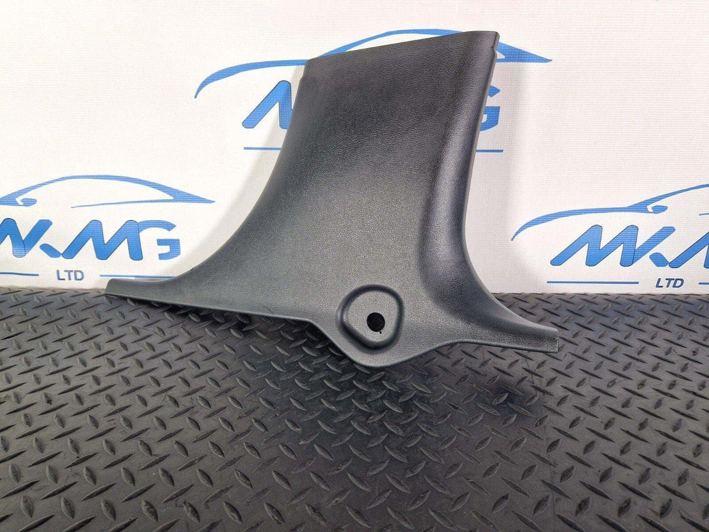 14-19 MERCEDES BENZ GLA X156 GENUINE DRIVER SIDE LOWER B-PILLAR TRIM A1766920200