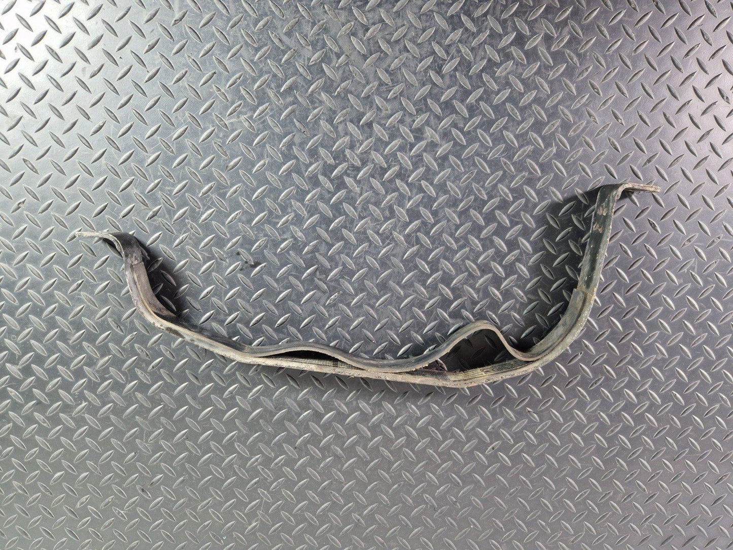 14-19 LAND ROVER L550 DISCOVERY SPORT GENUINE STRAP FOR FUEL TANK FK729055AA