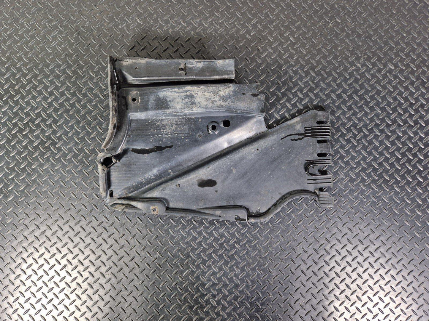 12-17 AUDI S5 CONVERTIBLE 8F REAR LEFT UNDERBODY COVER DAMAGED 8F0825215C
