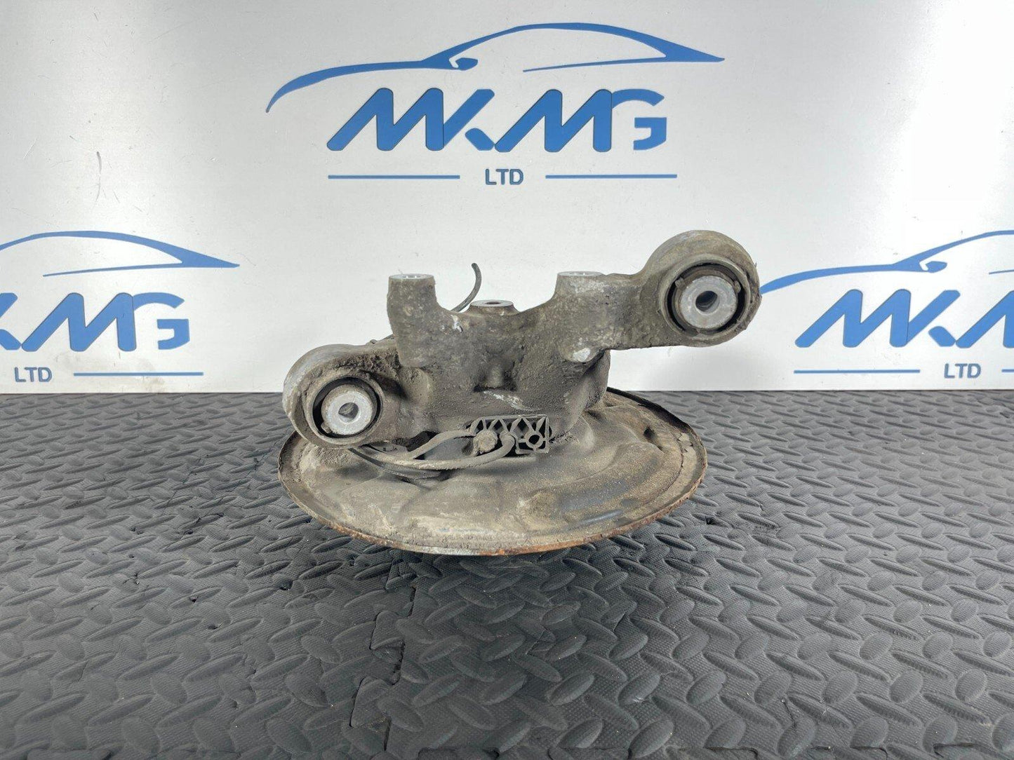 12-18 MERCEDES A B CLA W176 W246 C117 REAR RIGHT DRIVER SIDE WHEEL HUB 2460406
