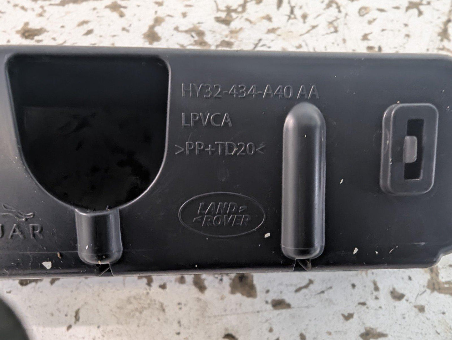 17-ON LAND ROVER DISCOVERY LIFTGATE RELEASE PULL HANDLE CUP POCKET HY32434A40