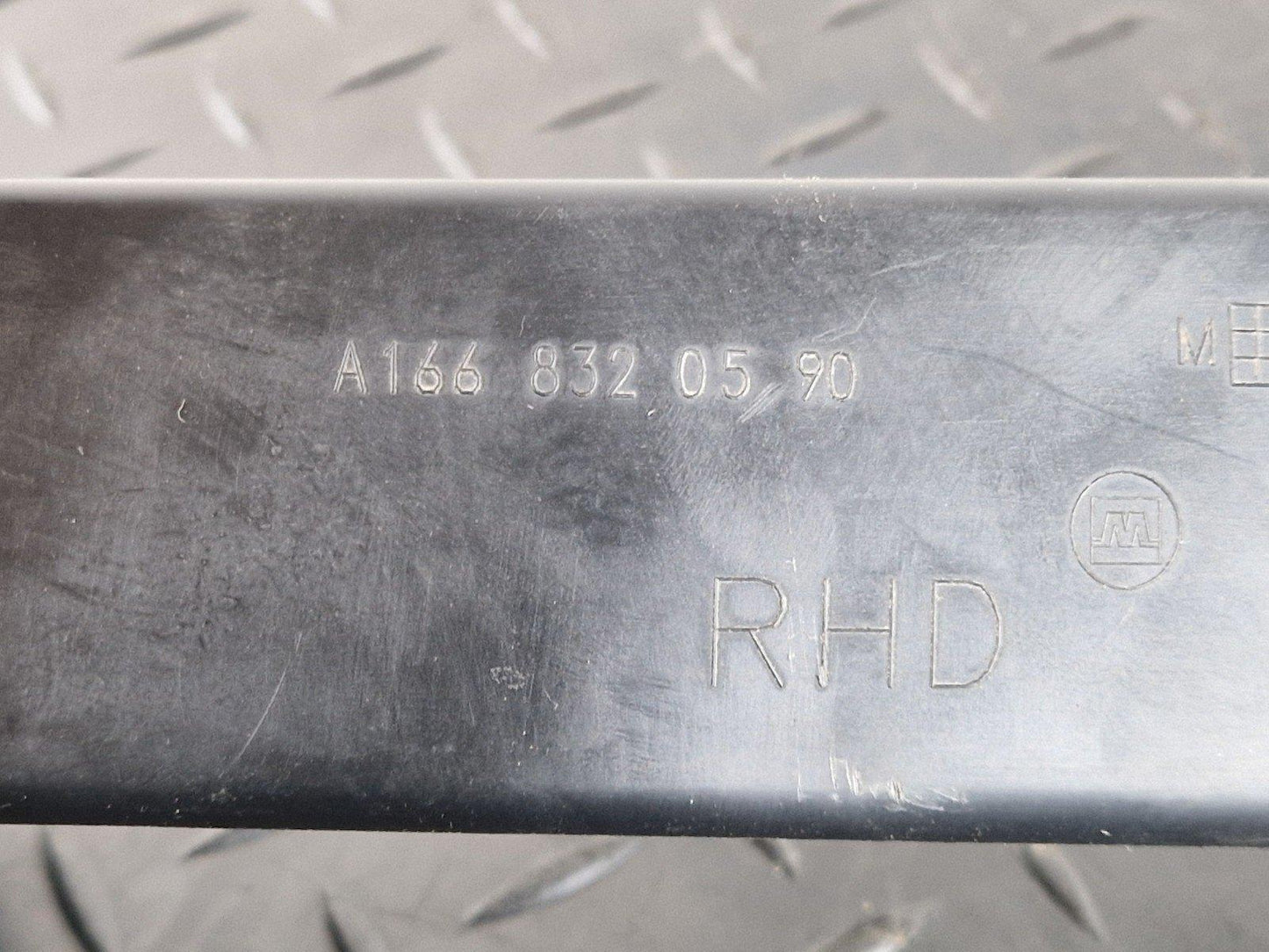 16-19 MERCEDES BENZ GLE W166  GENUINE TRANSVERSE DUCT TOP DRAIN PIPE A1668320590