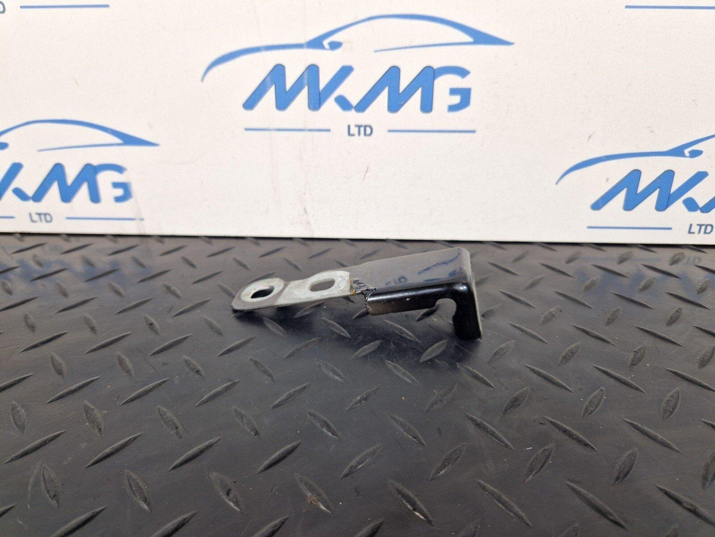 16-24 AUDI A5 F5 GENUINE WING FENDER BRACKET FRONT LEFT 8W6821433