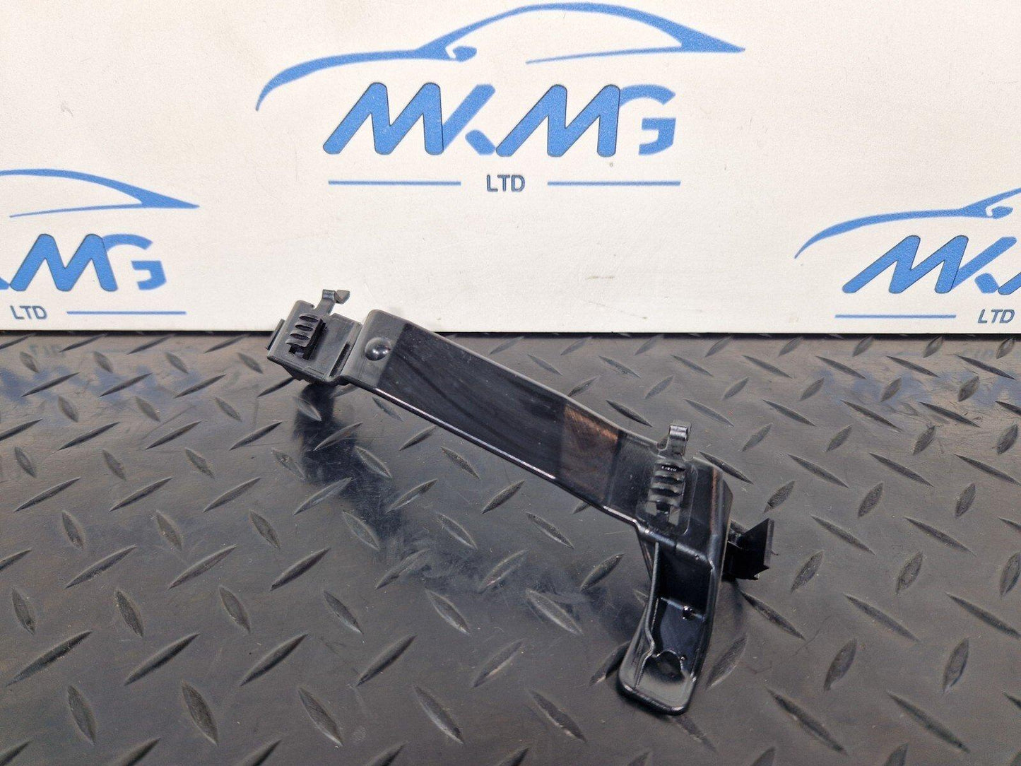 12-18 AUDI A6 C7 RIGHT HOLDER BRACKET 4G0867192