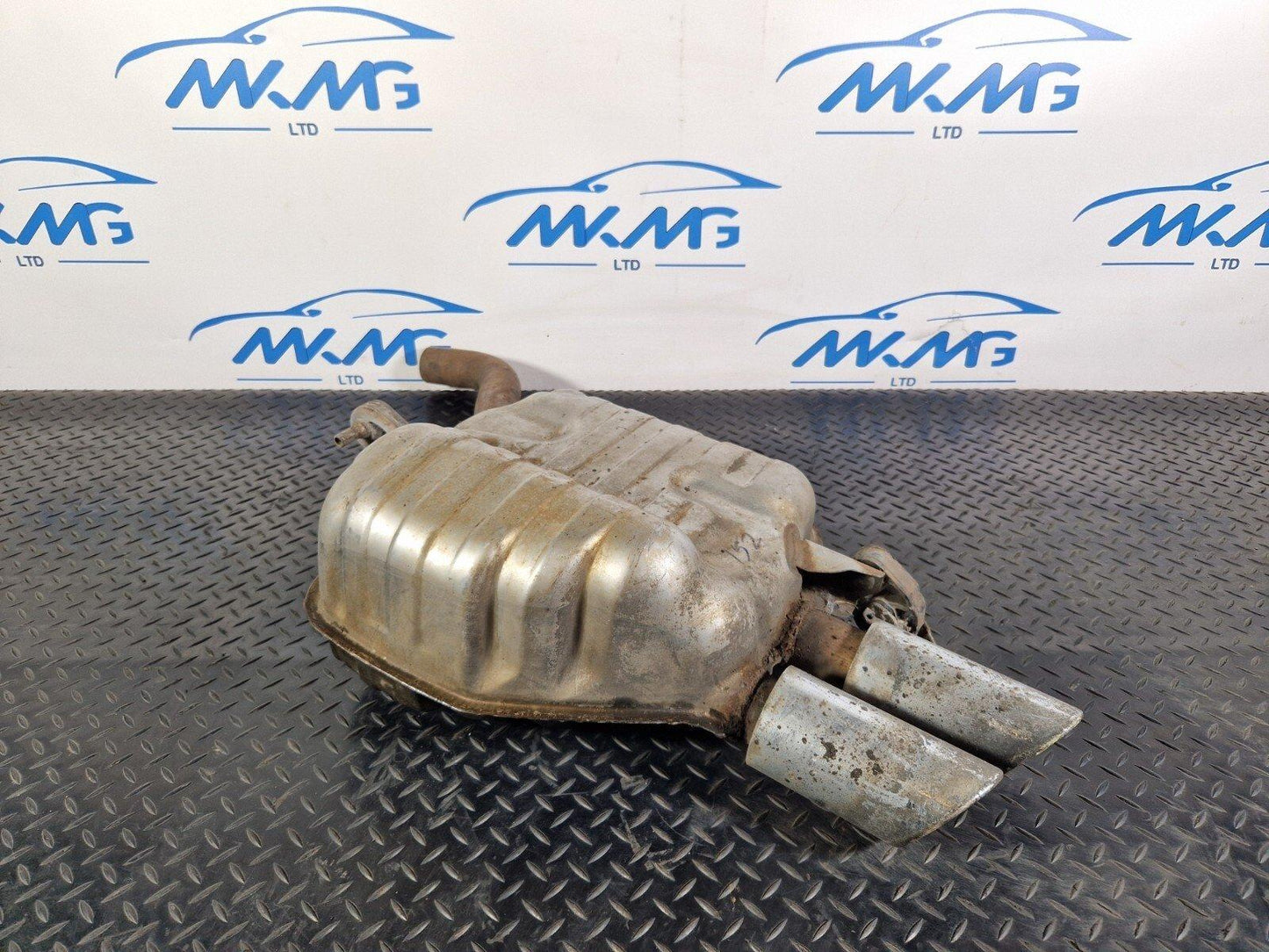 16-19 AUDI A4 B9 REAR EXHAUST BOX 8W0253611D