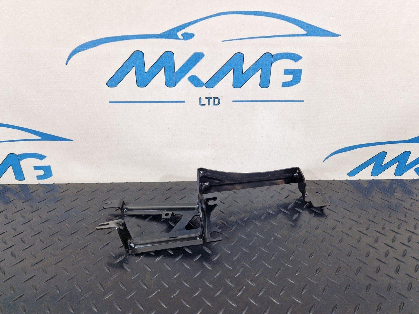 19-ON MERCEDES BENZ B CLASS W247 ABS PUMP MOUNT BRACKET SUPPORT A1774303400