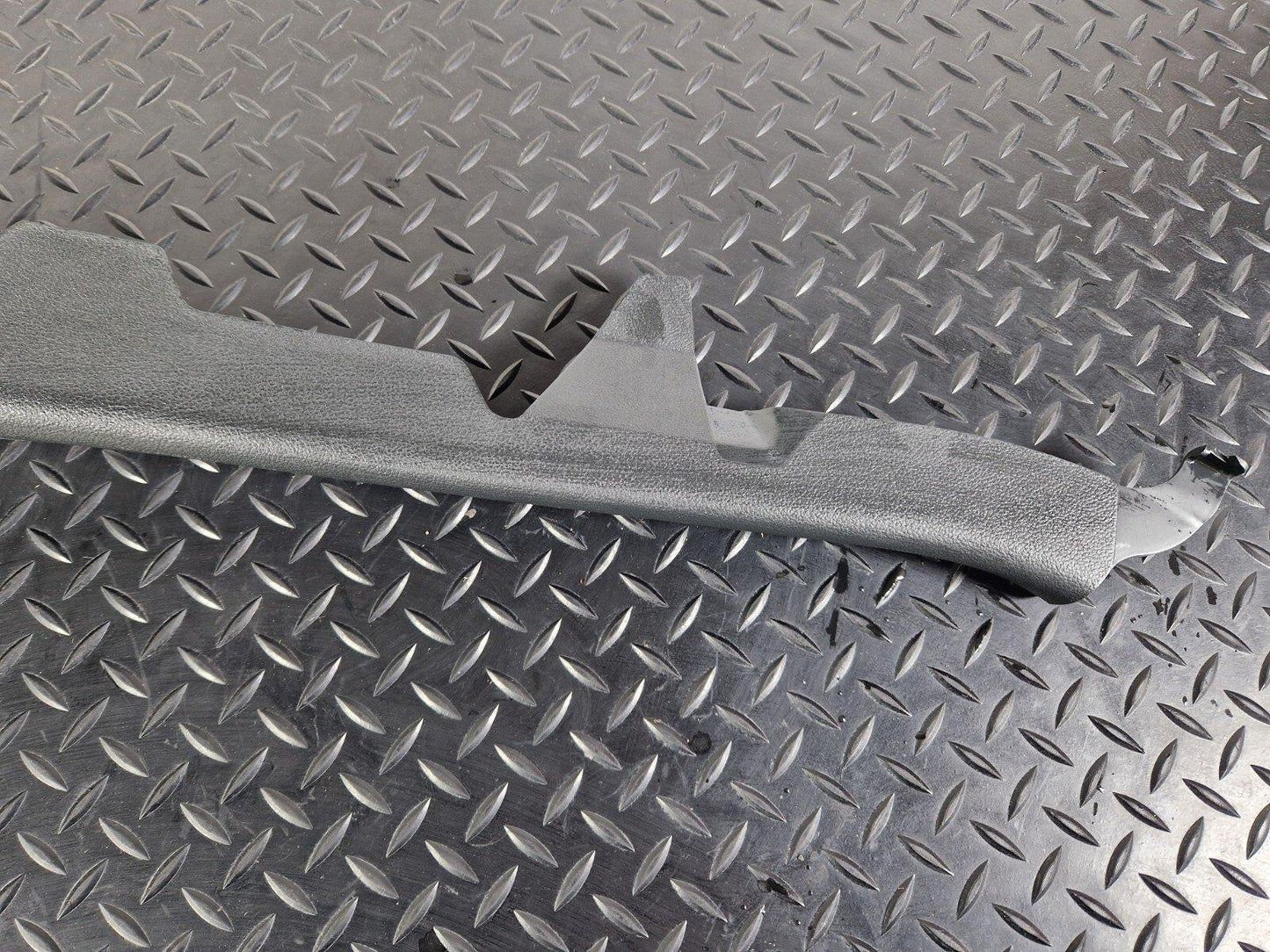 12-18 AUDI A6 C7 GENUINE REAR LEFT LOWER C PILLAR TRIM BLACK 4G0867767A