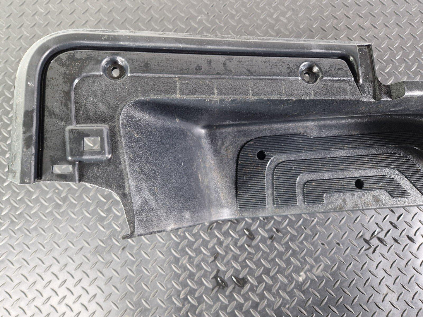 18-ON MERCEDES BENZ SPRINTER W907 W910 SIDE STEP TRIM LEFT SIDE A9106860100