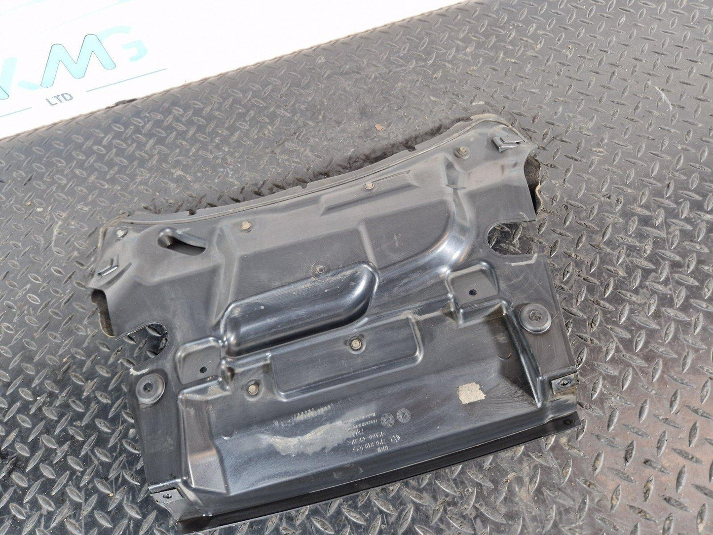 10-18 VW TOUAREG 7P GENUINE CENTRE ENGINE HEAT SHIELD COVER 7P5819523