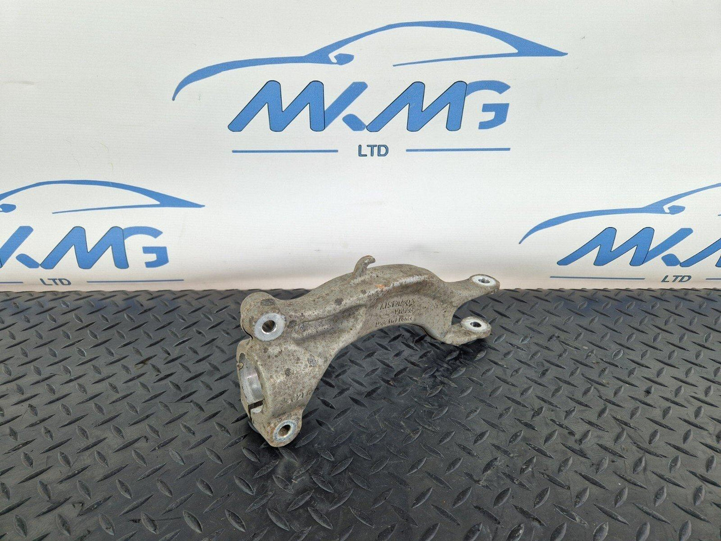 16-19 AUDI A4 B9 GENUINE FRONT LEFT SIDE N/S SUSPENSION STRUT BRACKET 8W0413037