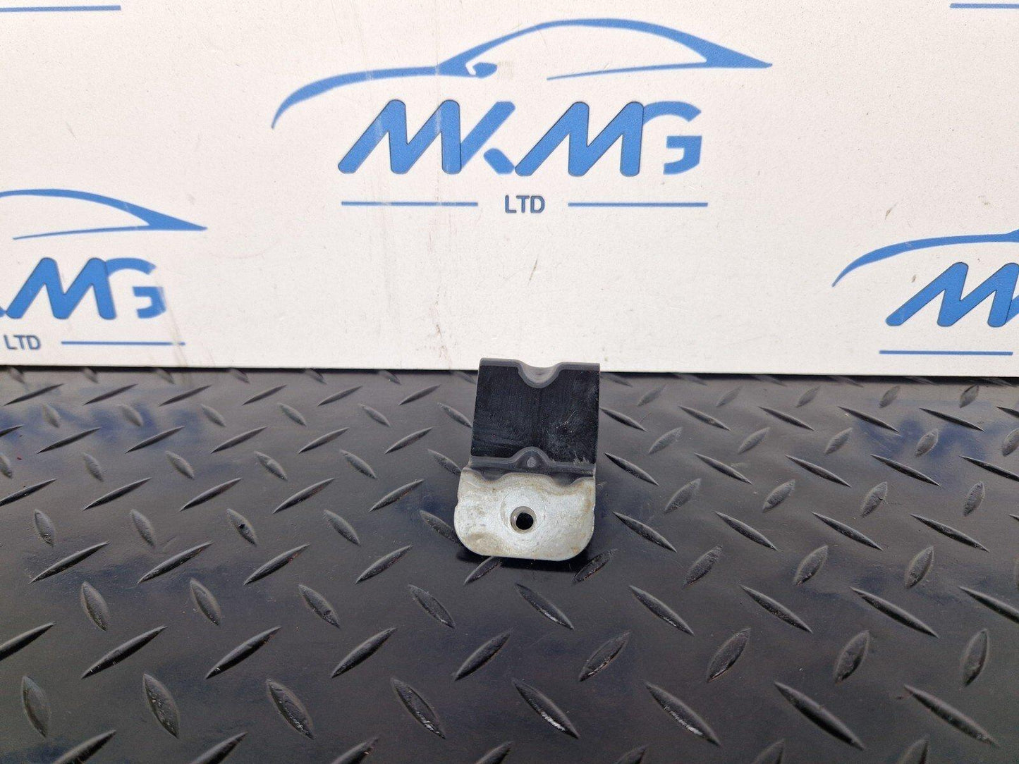 16-24 AUDI A5 F5 GENUINE WING FENDER BRACKET FRONT 8W6821471