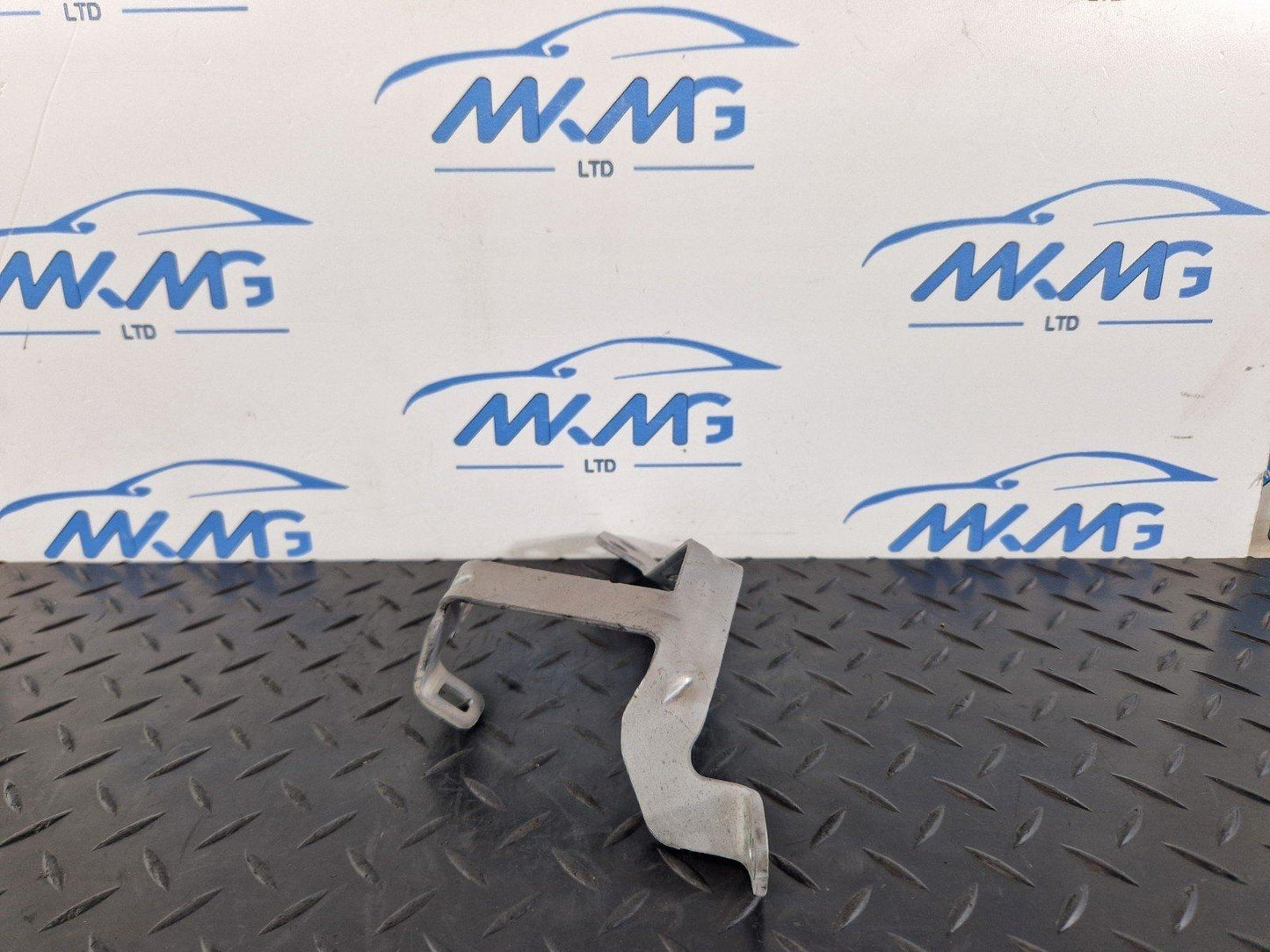 19-ON RANGE ROVER EVOQUE L551 GENUINE EXHAUST SUPPORT BRACKET M4D39L456CA