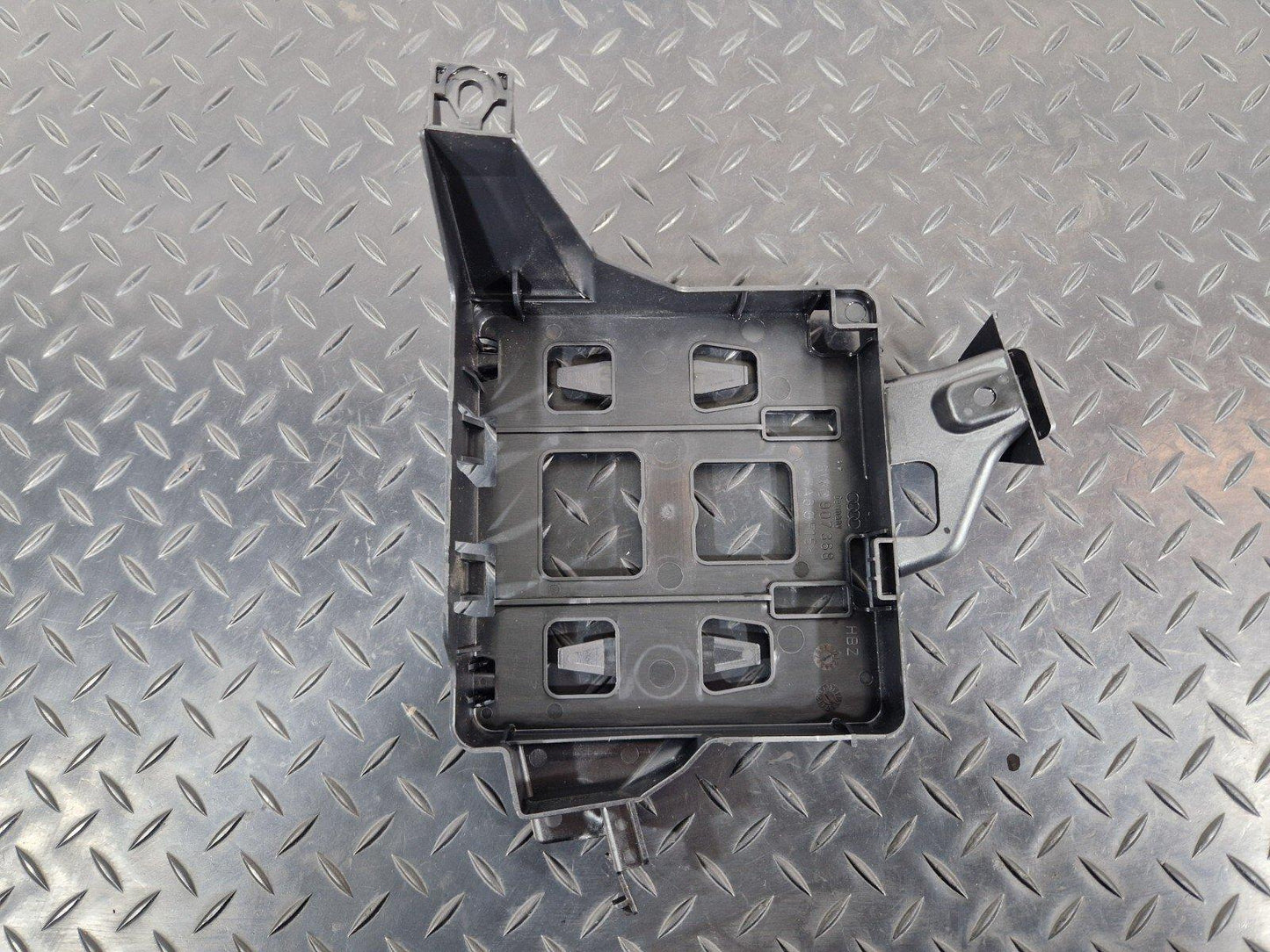 16-19 AUDI A4 AVANT B9 S-LINE COMFORT CONTROL MODULE BRACKET HOLDER 8W0907368