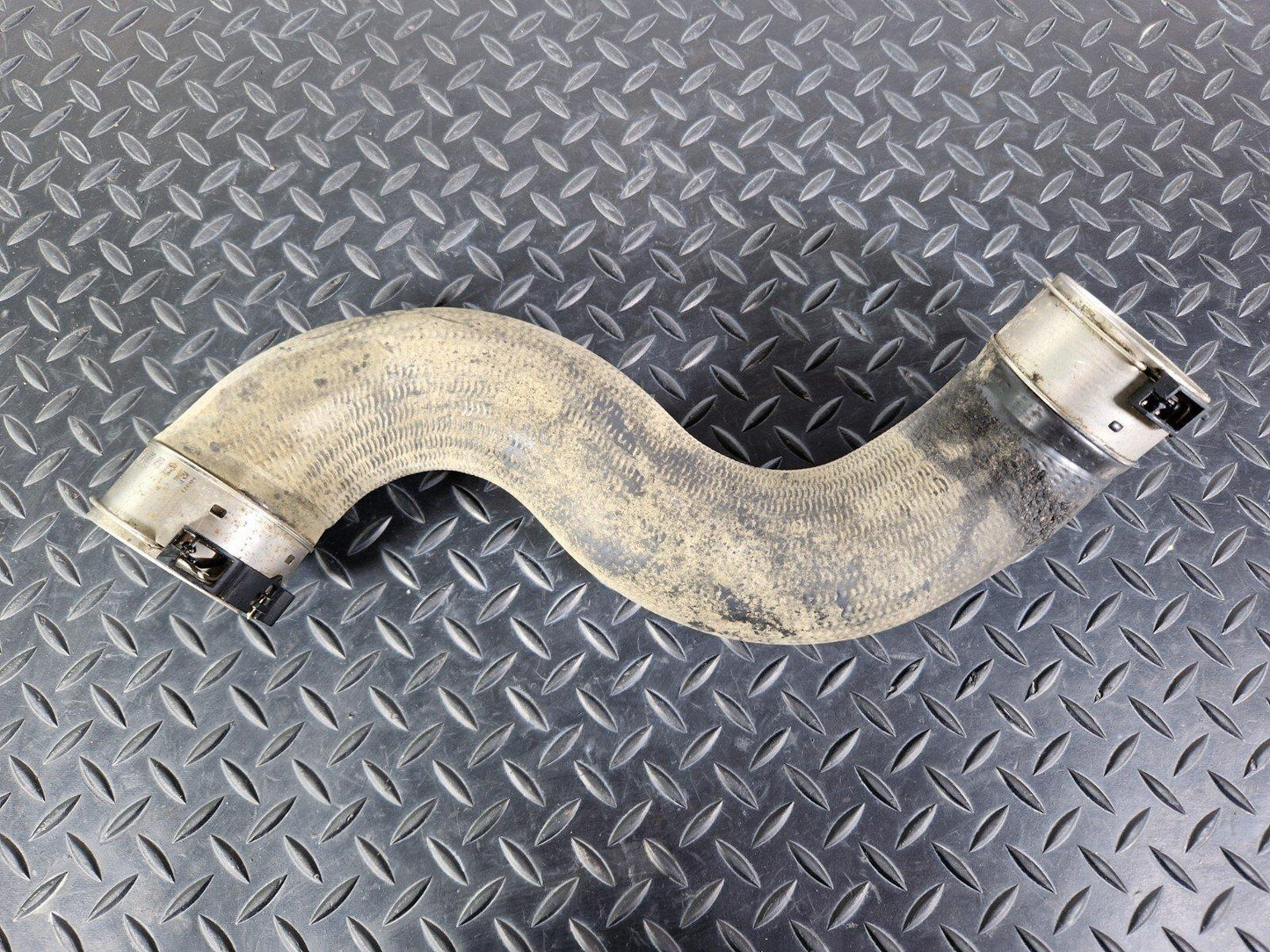18-ON MERCEDES BENZ SPRINTER W907 W910 TURBO INTERCOOLER HOSE PIPE A9105280800