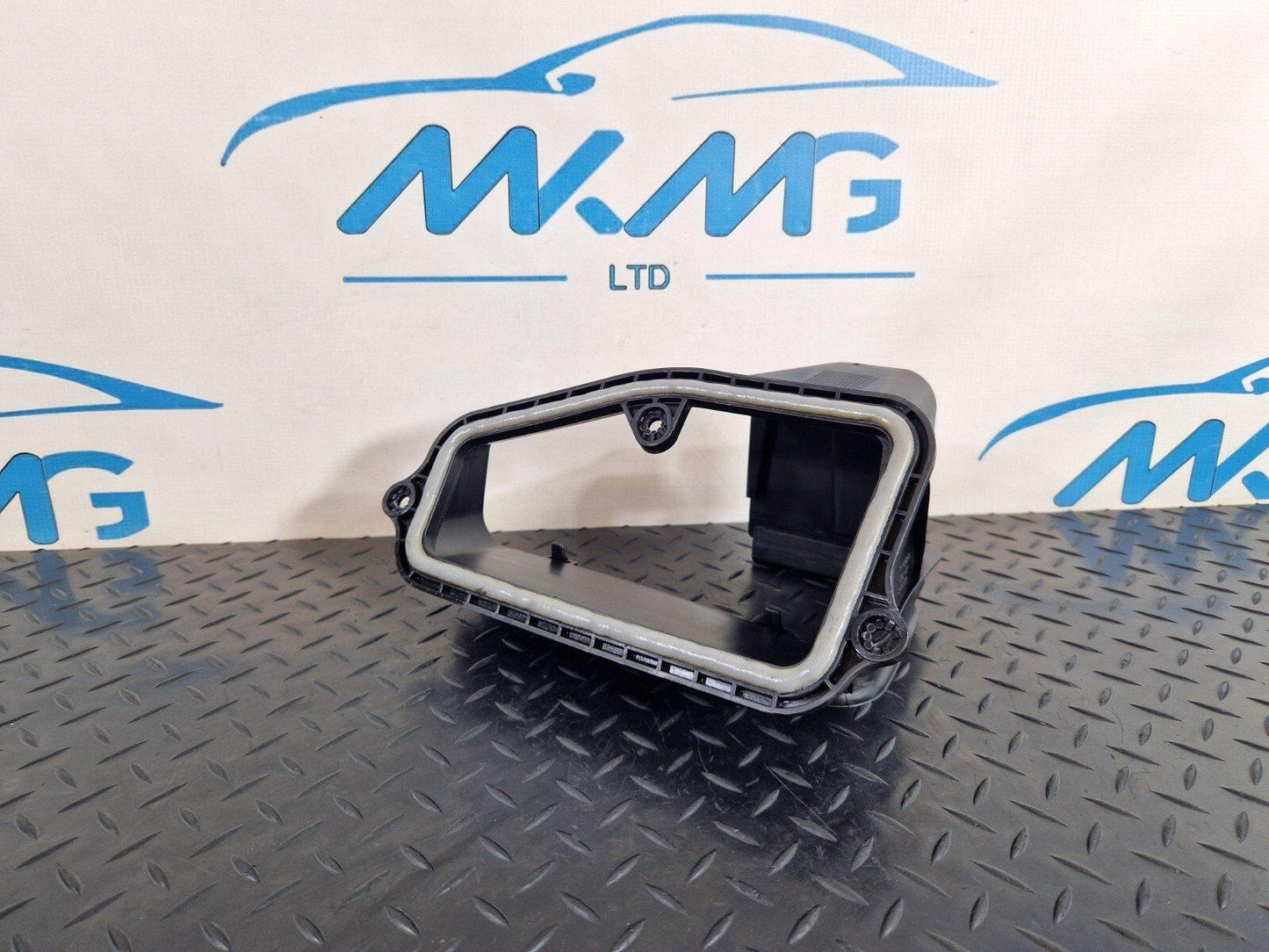 18-ON MERCEDES BENZ A CLASS W177 OEM AIR INTAKE DUCT HOUSING COVER A1778306000