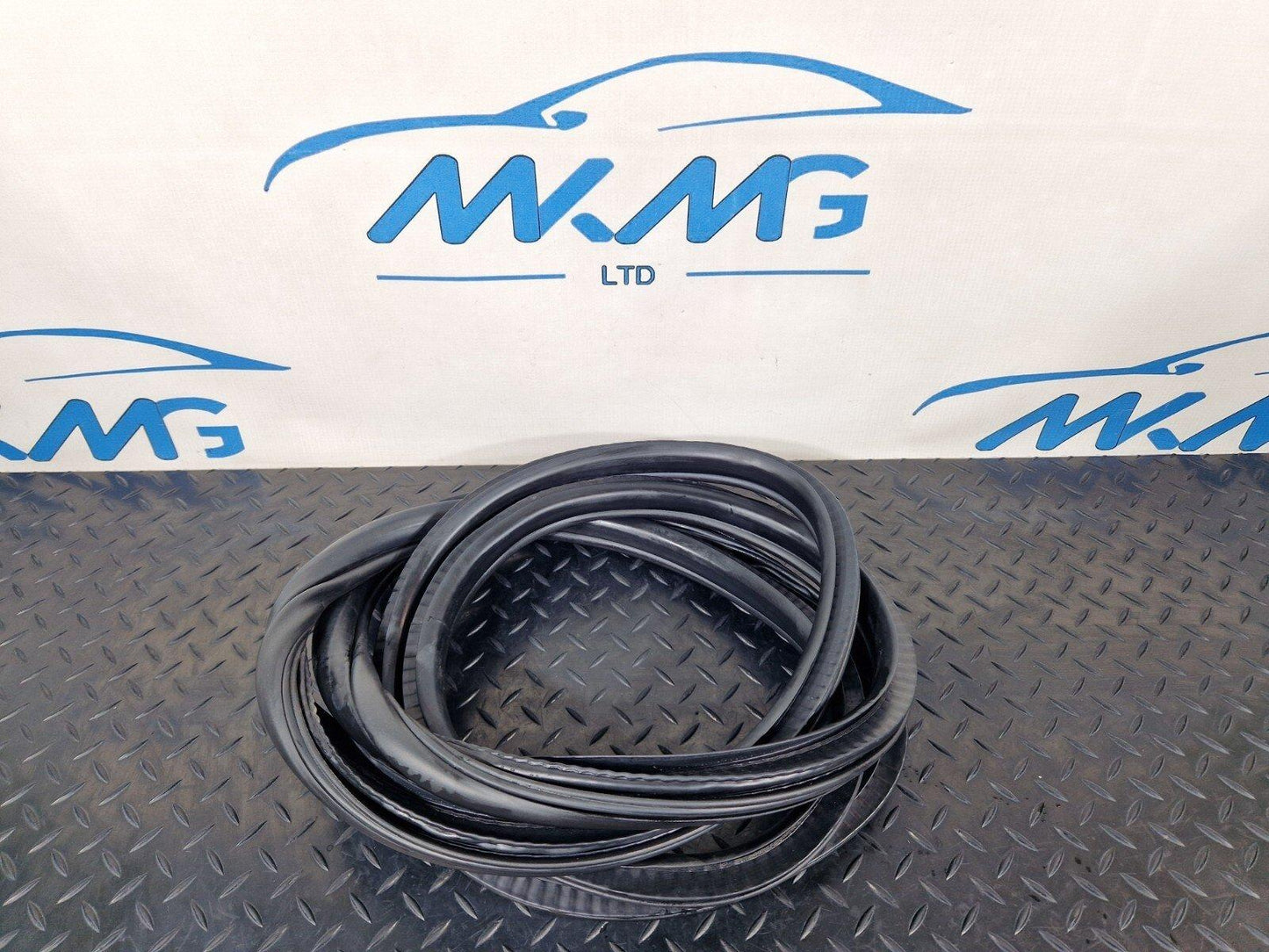 BMW 2 SERIES GRAN TOURER F45 F46 REAR DOOR RUBBER SEAL FITS LEFT & RIGHT 7316818