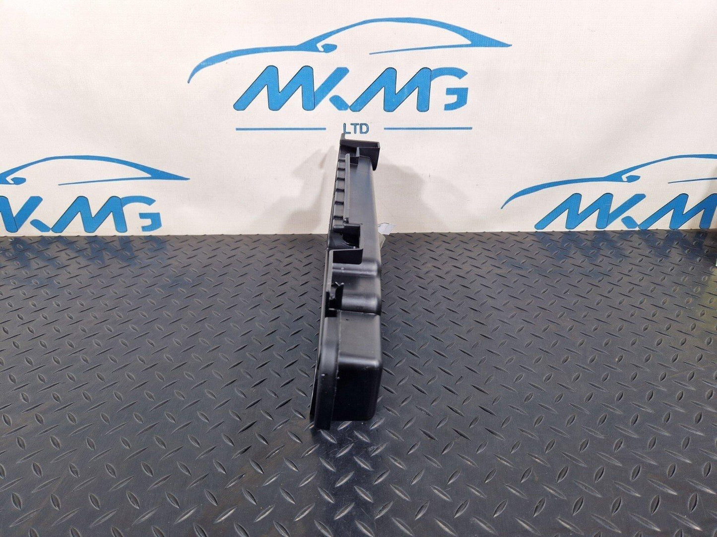 14-21 MERCEDES BENZ C200d W205 WARNING TRIANGLE TRAY HOLDER BRACKET A2056803903