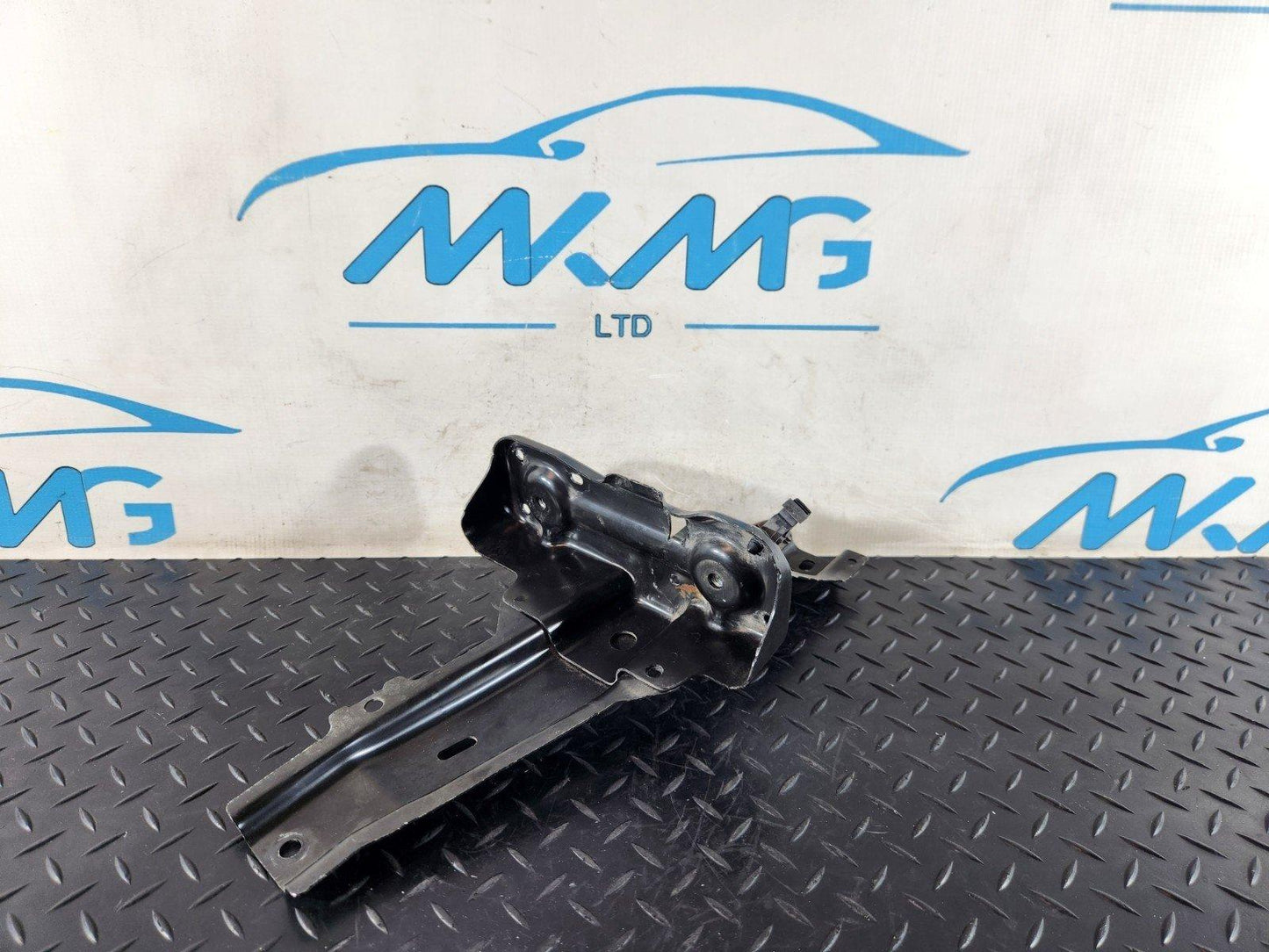 19-ON MERCEDES BENZ B CLASS W247 BATTERY MOUNT HOLDER BRACKET A1776265300
