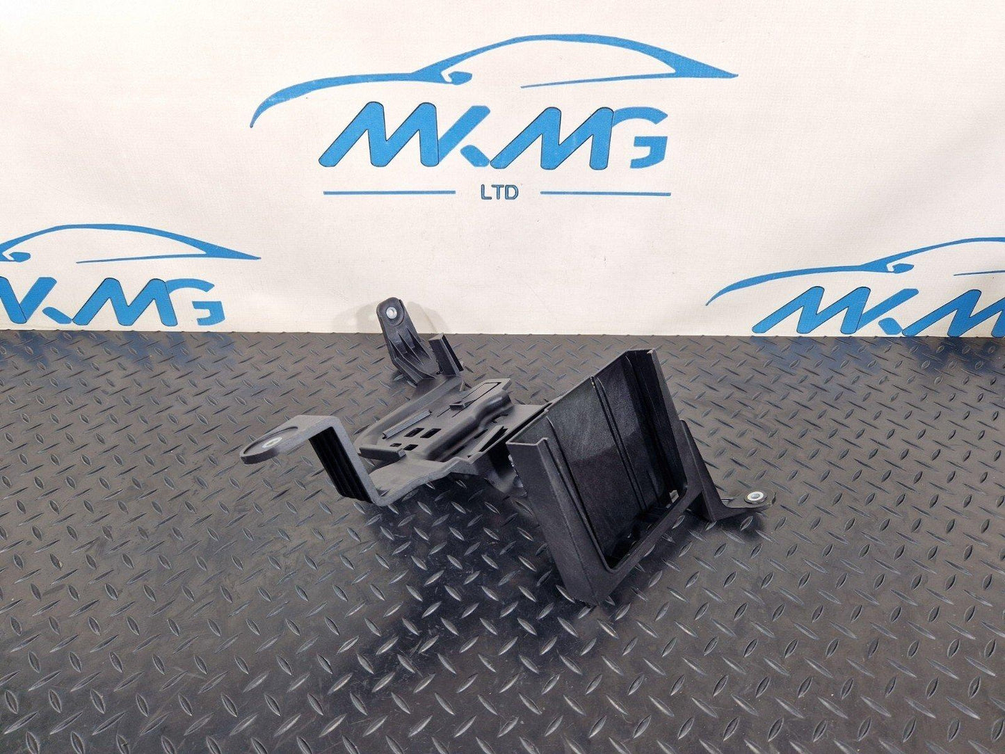14-21 MERCEDES BENZ C200 W205 FUSE BOX HOLDER BRACKET  A2055452940
