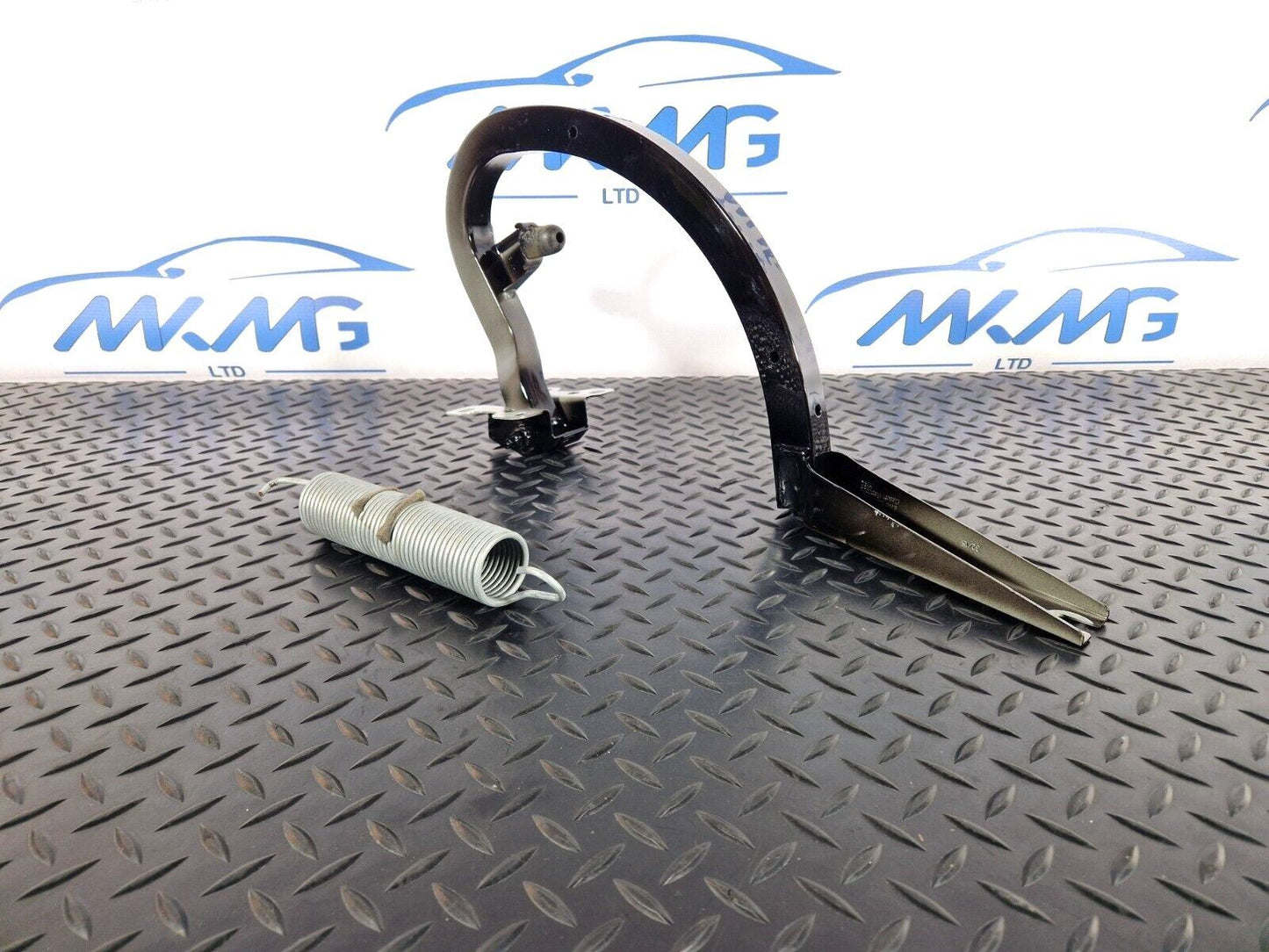 16-19 AUDI A4 B9 SALOON REAR LEFT N/S/R TAILGATE HINGE IN BLACK LY9T 8W5827729