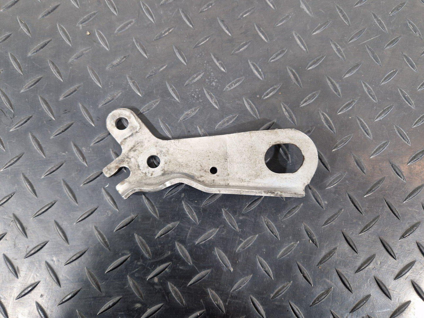 18-ON MERCEDES SPRINTER W907 W910 LEFT ENGINE MOUNT LIFT EYE A6512230741