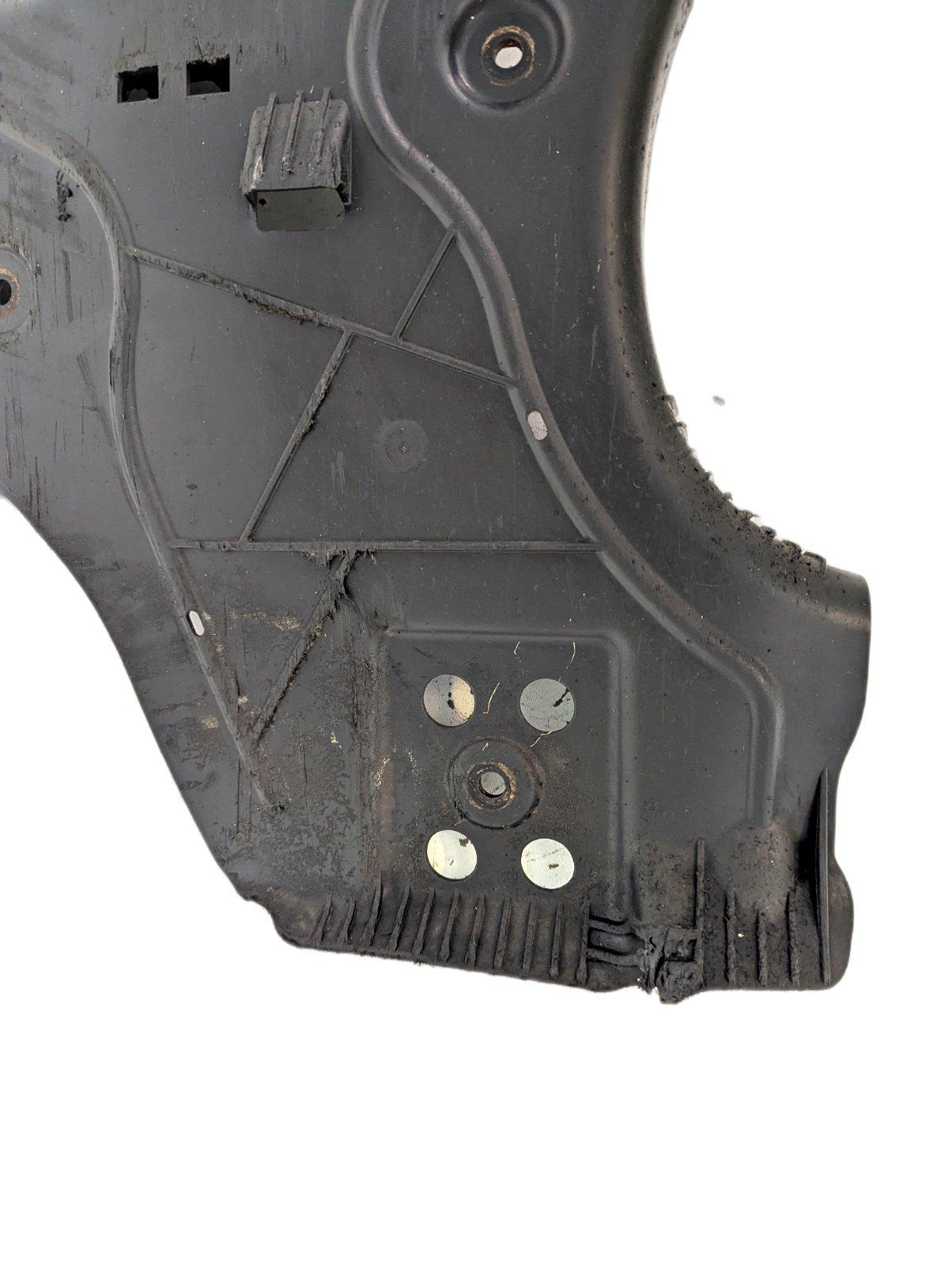 17- MERCEDES-BENZ OEM VITO TOURER W447 CONTROL ARM COVER A4478890300