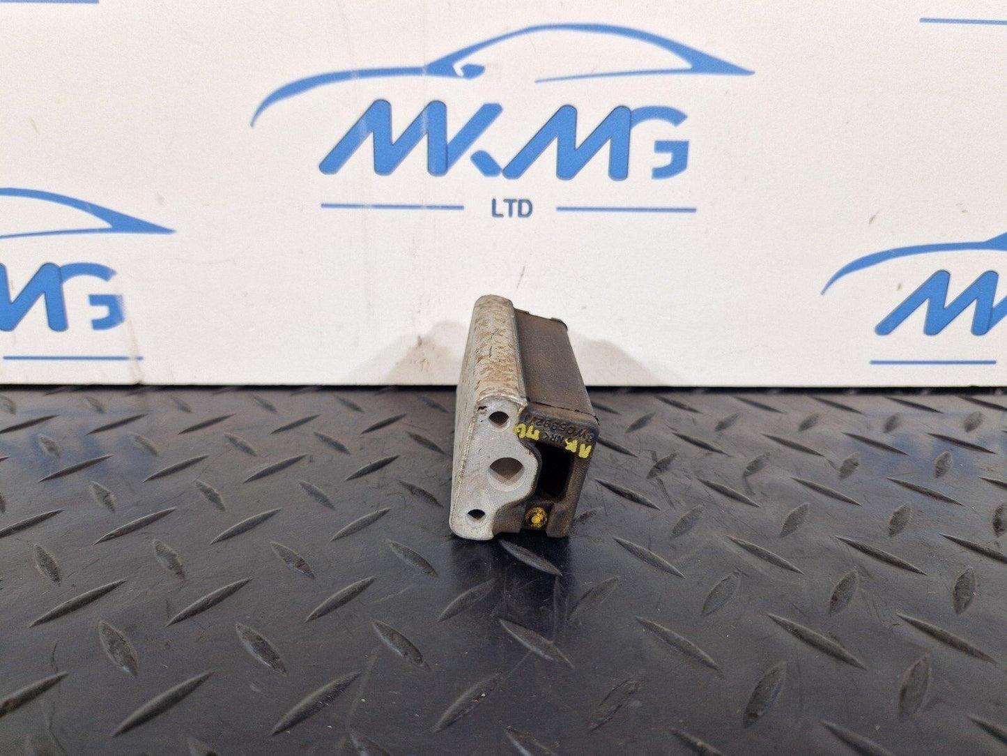 16-19 AUDI A4 B9 S-LINE OEM REAR SUSPENSION SUBFRAME RUBBER ABSORBER 8W0599271