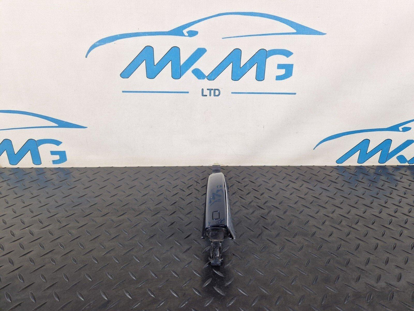 10-17 AUDI A8 4H LEFT N/S OUTER DOOR HANDLE IN BLUE FITS FRONT & REAR 4H0837205B