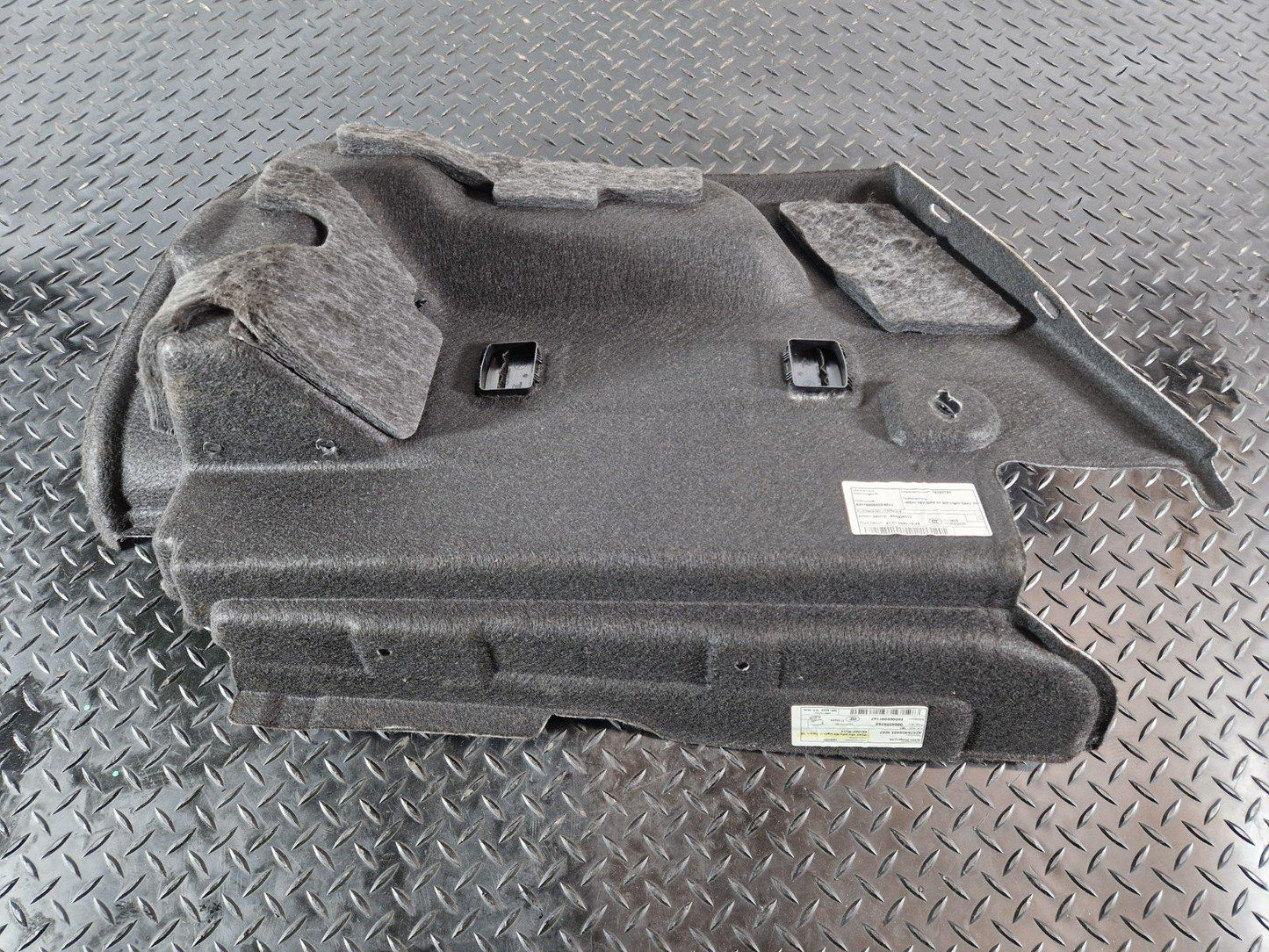 19-ON MERCEDES BENZ B CLASS W247 GENUINE REAR RIGHT SIDE TRUNK TRIM A2476905403