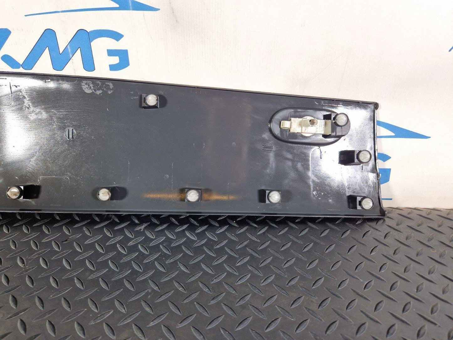 18-ON MERCEDES BENZ SPRINTER W907 MOULDING LEFT SIDE REAR A9106905800