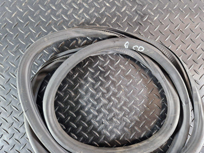 10-18 VW TOUAREG 7P GENUINE REAR RIGHT DOOR GASKET RUBBER SEAL 7P0867367F