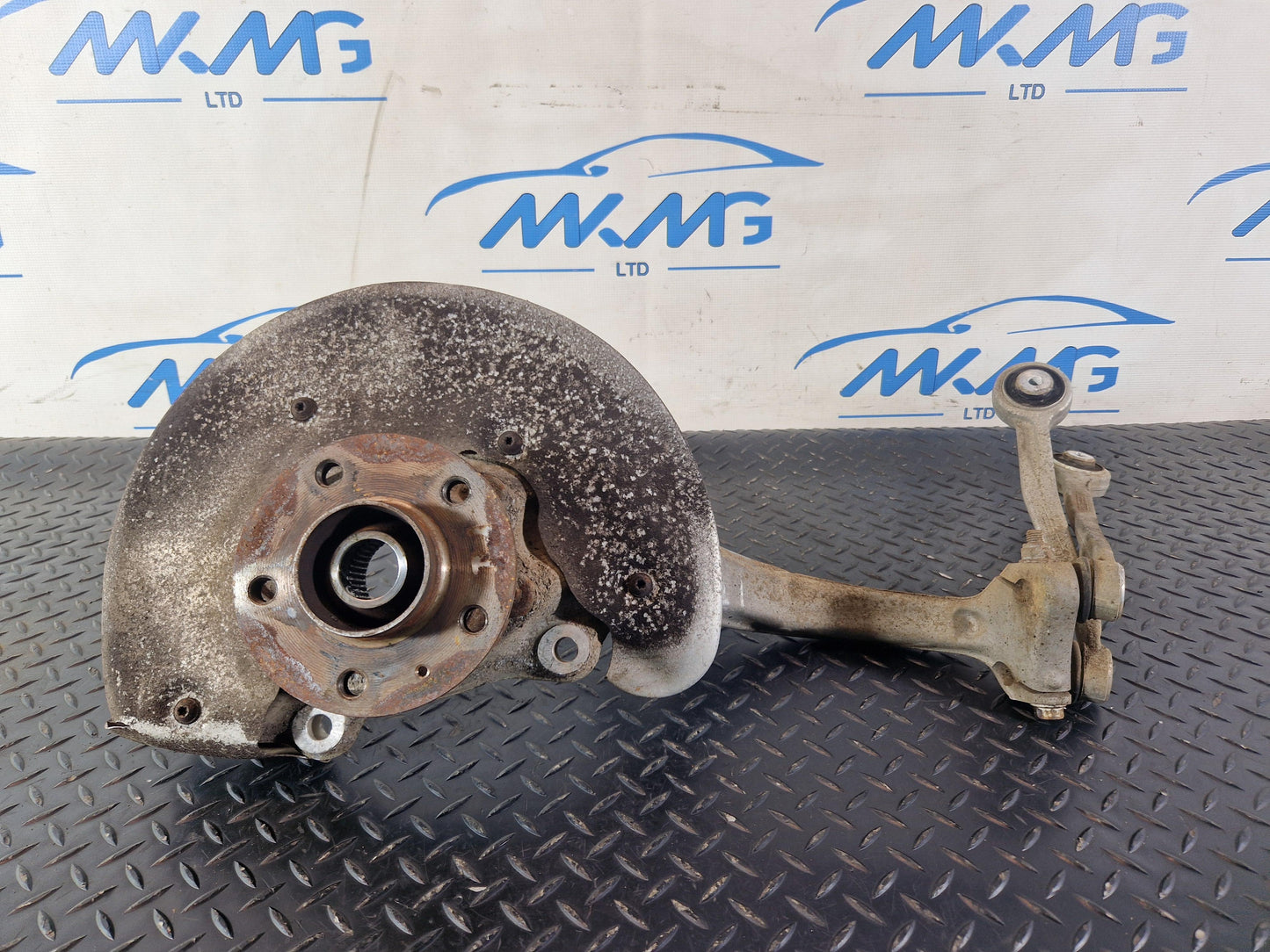Audi A6 Allroad C7 Front Left N/S Wheel Hub with Control Arms 4G0407241E