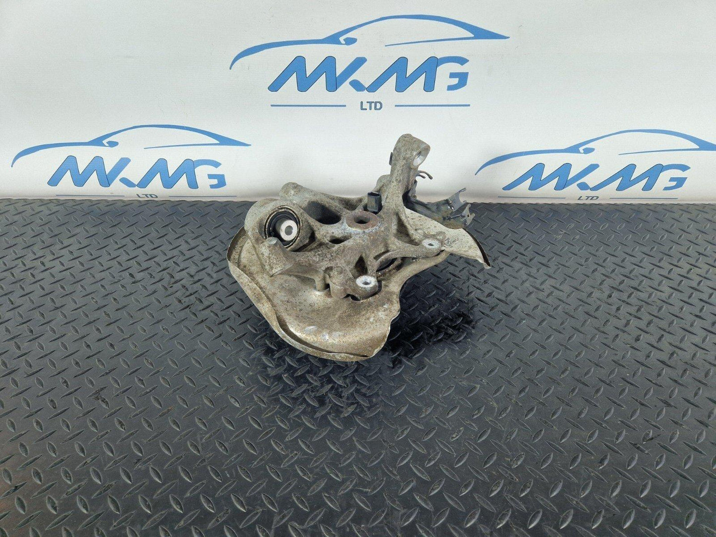 16-19 AUDI A4 B9 GENUINE REAR LEFT WHEEL HUB & BEARING 8W0505431P