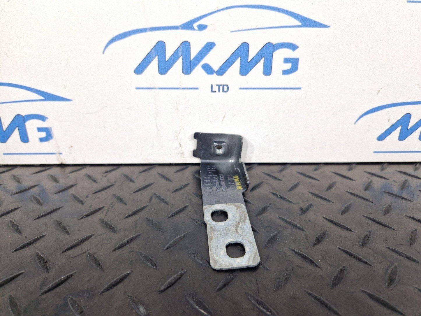 16-19 AUDI A4 B9 GENUINE FRONT DRIVER SIDE WING FENDER MOUNT BRACKET 8W0821434B