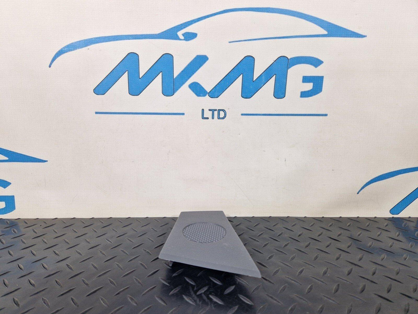 18-ON MERCEDES BENZ SPRINTER W907 OEM RHD RIGHT SPEAKER COVER A91008270400