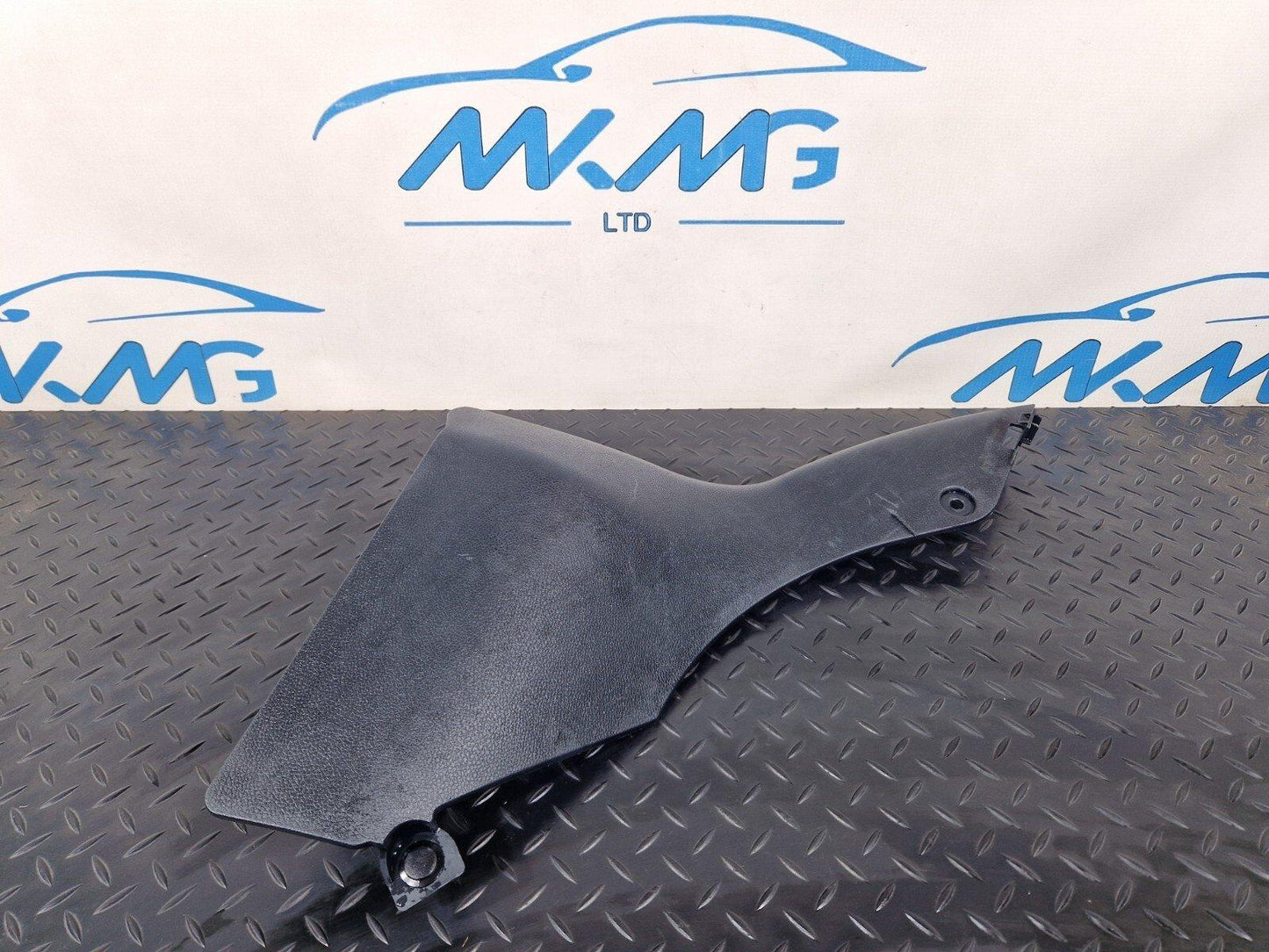18-ON MERCEDES BENZ SPRINTER W907 FOOT WELL TRIM RIGHT A9076880100