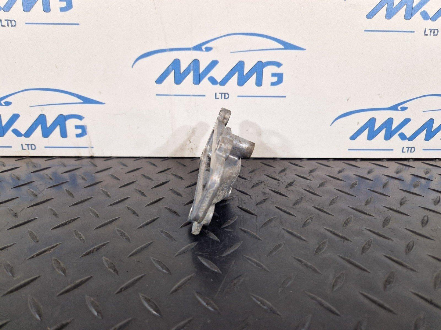 15-18 AUDI A7 4G GENUINE V6 3.0TDI CRT CYLINDER HEAD END PLATE 059103708A